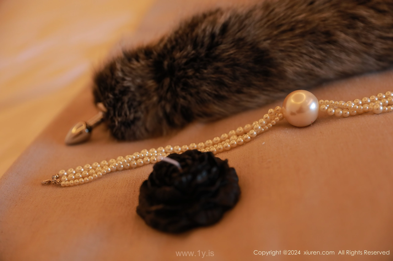 XIUREN(秀人网) No.8044 Lovely & Fair Asian Babe 小薯条nienie