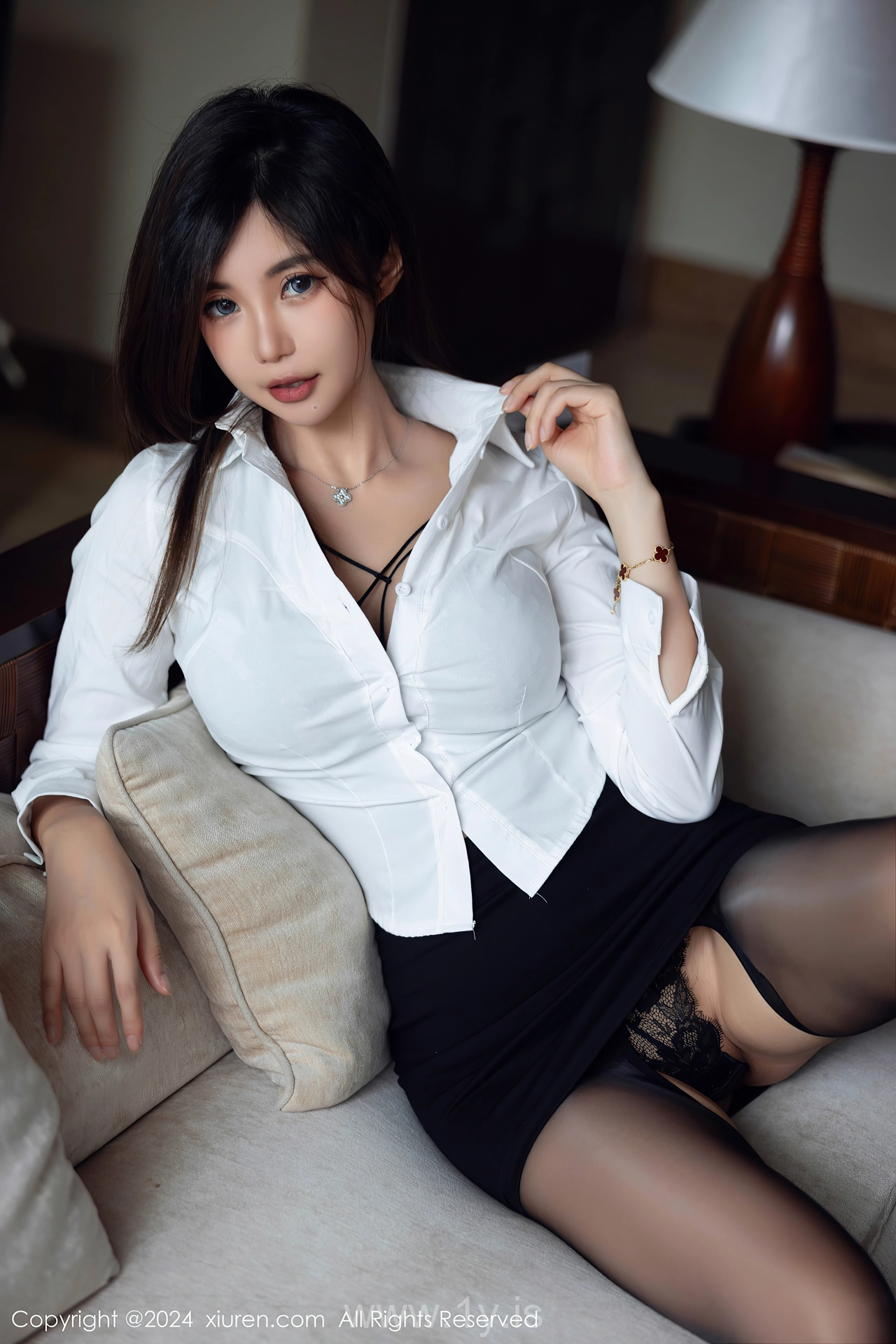 XIUREN(秀人网) No.8053 Sensuous Asian Sweetheart 绮里嘉ula