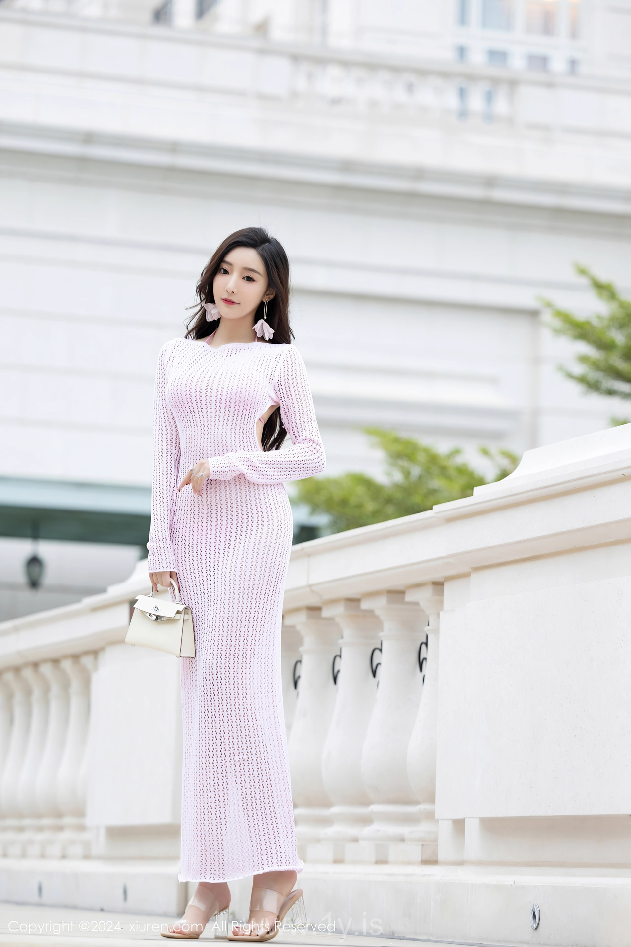 XIUREN(秀人网) No.8055 Refined Asian Cutie 王馨瑶yanni