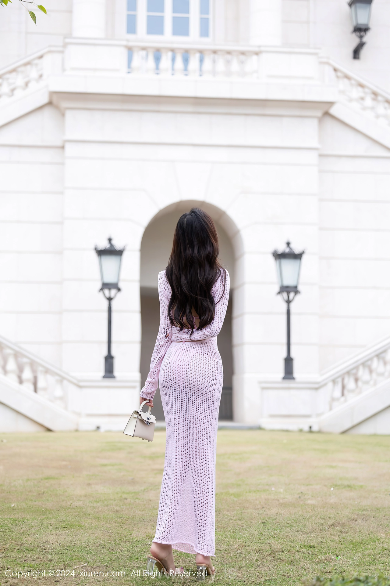 XIUREN(秀人网) No.8055 Refined Asian Cutie 王馨瑶yanni