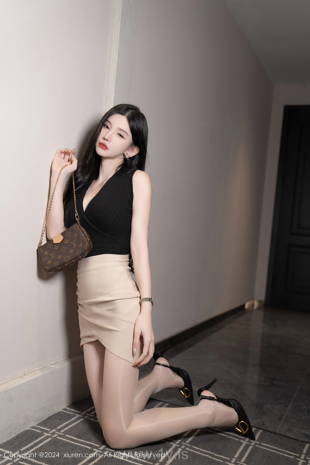 XIUREN(秀人网) No.8057 Nice-looking Chinese Chick 周于希Sally