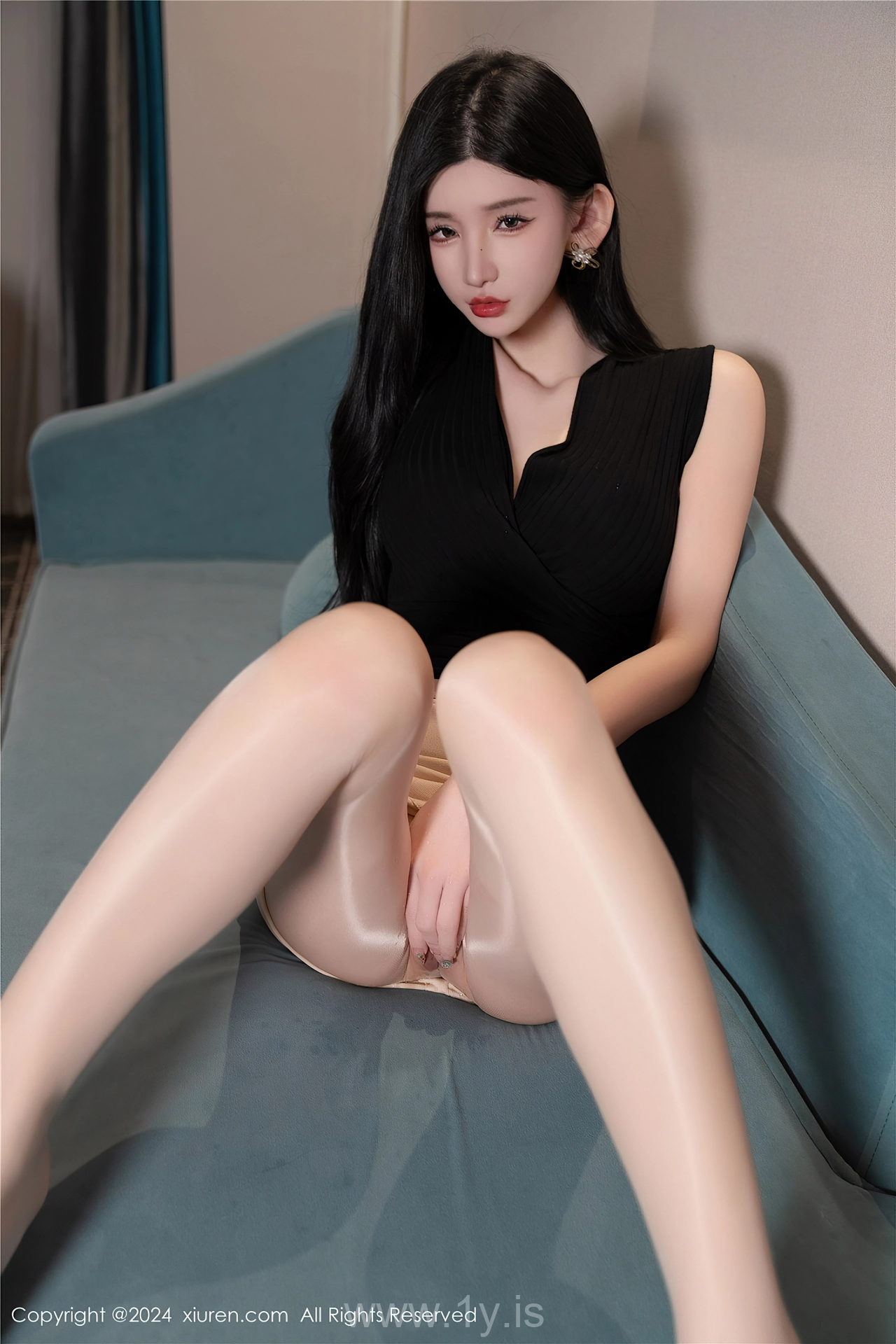 XIUREN(秀人网) No.8057 Nice-looking Chinese Chick 周于希Sally