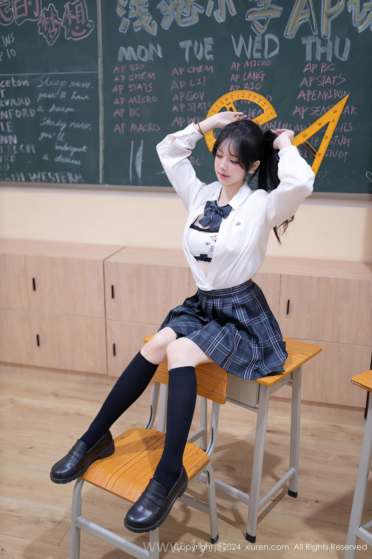 XIUREN(秀人网) No.8058 Irresistible & Refined Asian Rose 幼幼