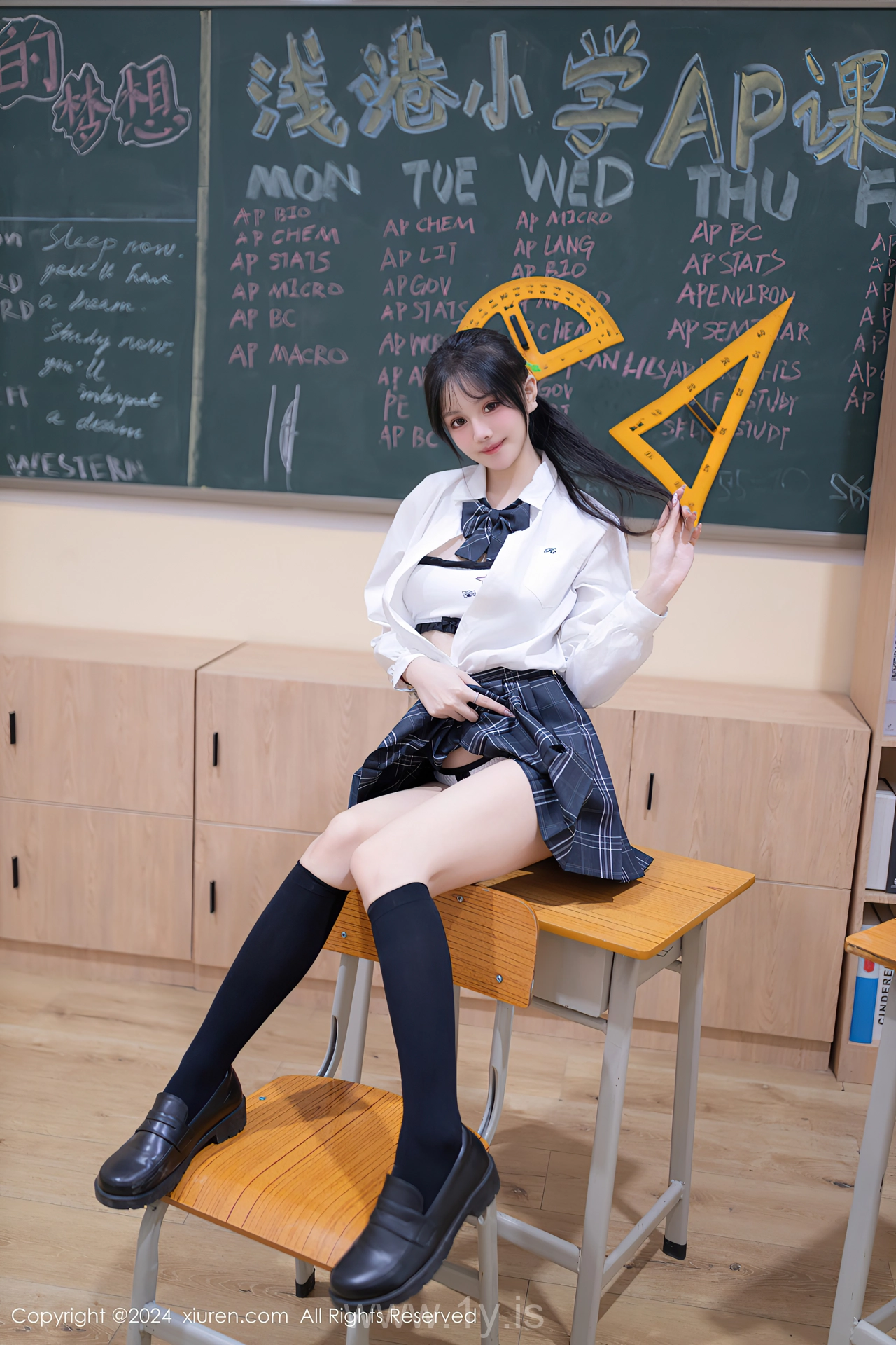 XIUREN(秀人网) No.8058 Irresistible & Refined Asian Rose 幼幼