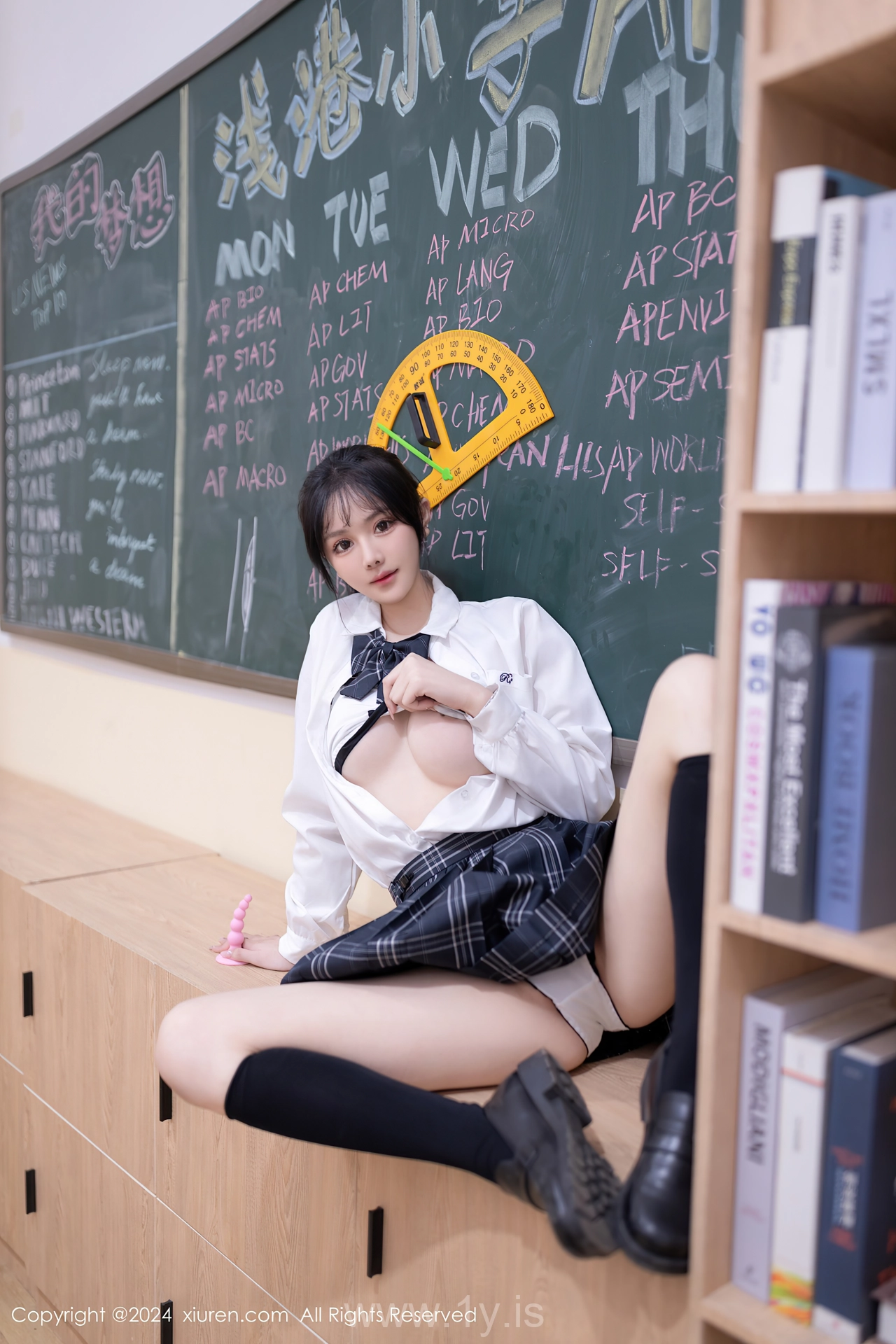 XIUREN(秀人网) No.8058 Irresistible & Refined Asian Rose 幼幼