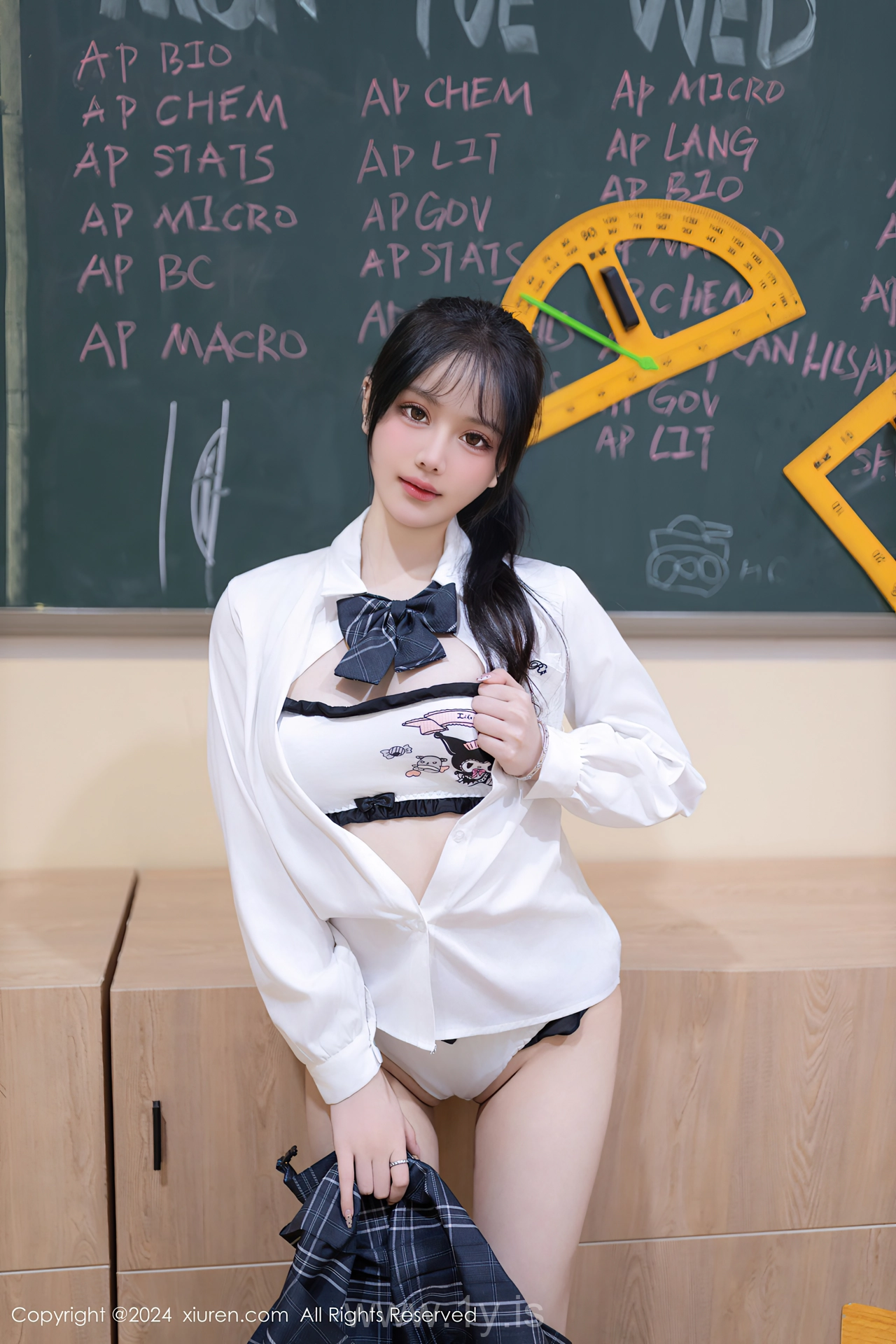 XIUREN(秀人网) No.8058 Irresistible & Refined Asian Rose 幼幼