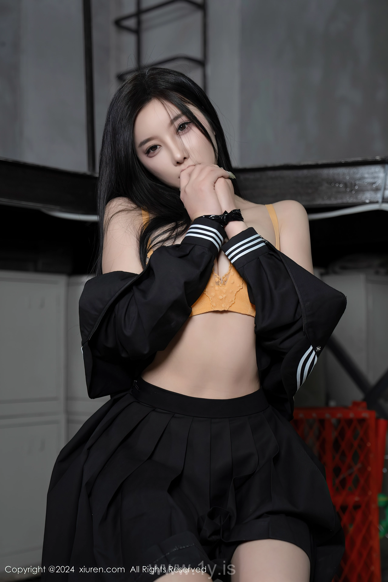 XIUREN(秀人网) No.8080 Glamorous & Nice-looking Chinese Temptress 杨晨晨Yome