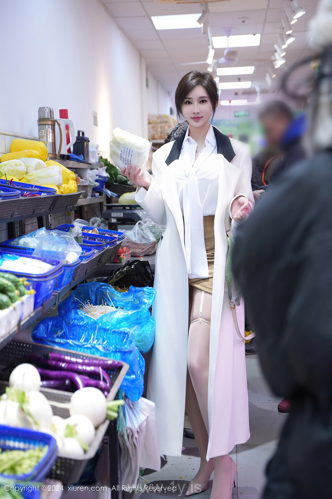 XIUREN(秀人网) No.8083 Graceful & Decent Asian Rose Carol周妍希