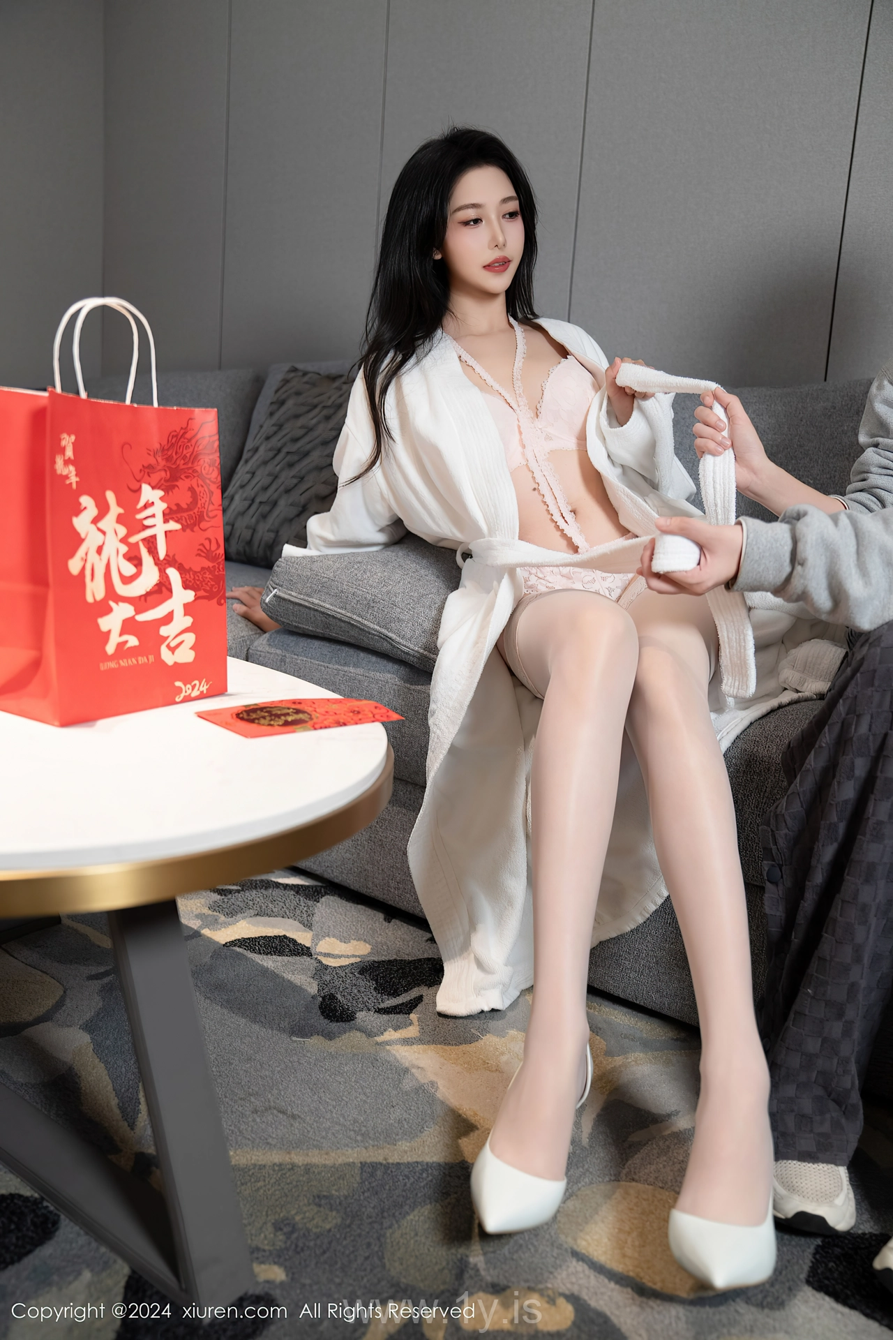 XIUREN(秀人网) No.8086 Well-developed & Innocent Chinese Goddess 利世