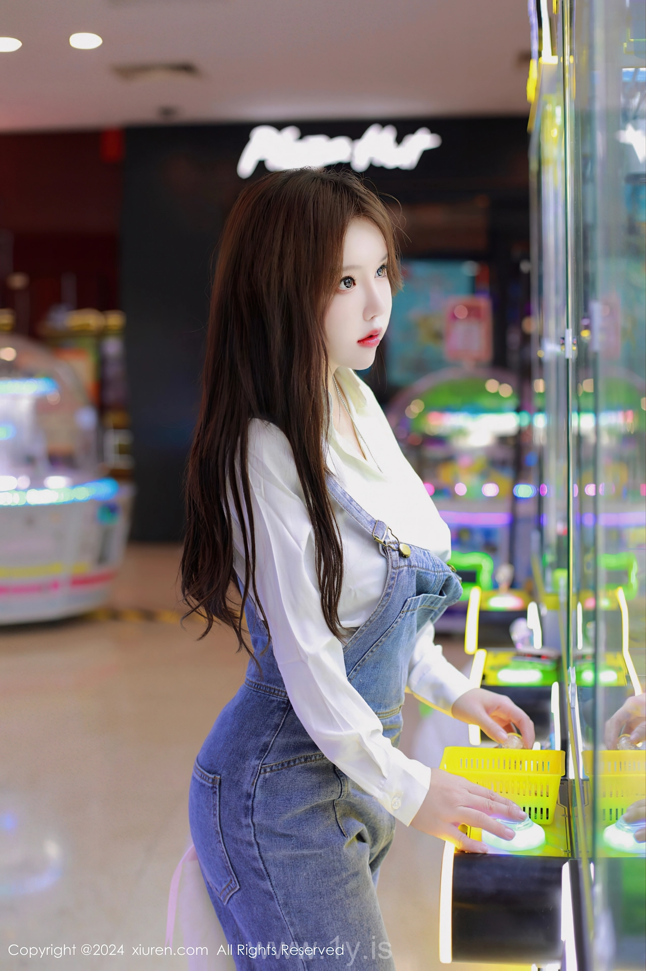 XIUREN(秀人网) No.8087 Enigmatic Asian Teen 小薯条nienie