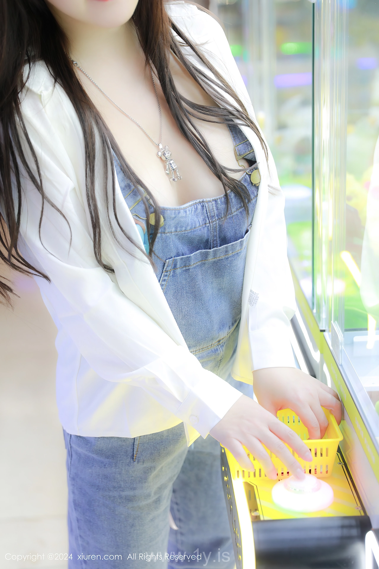 XIUREN(秀人网) No.8087 Enigmatic Asian Teen 小薯条nienie