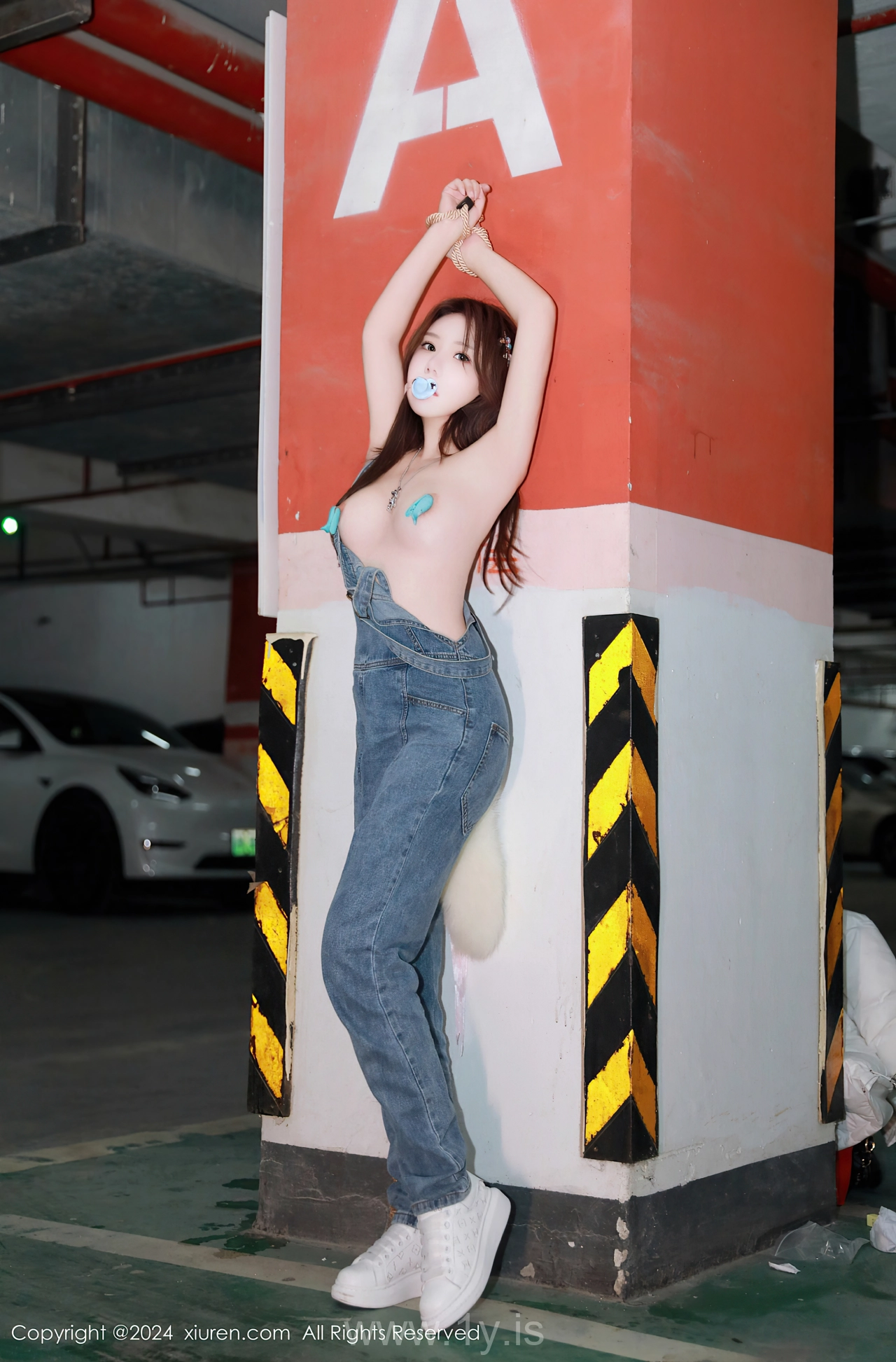XIUREN(秀人网) No.8087 Enigmatic Asian Teen 小薯条nienie