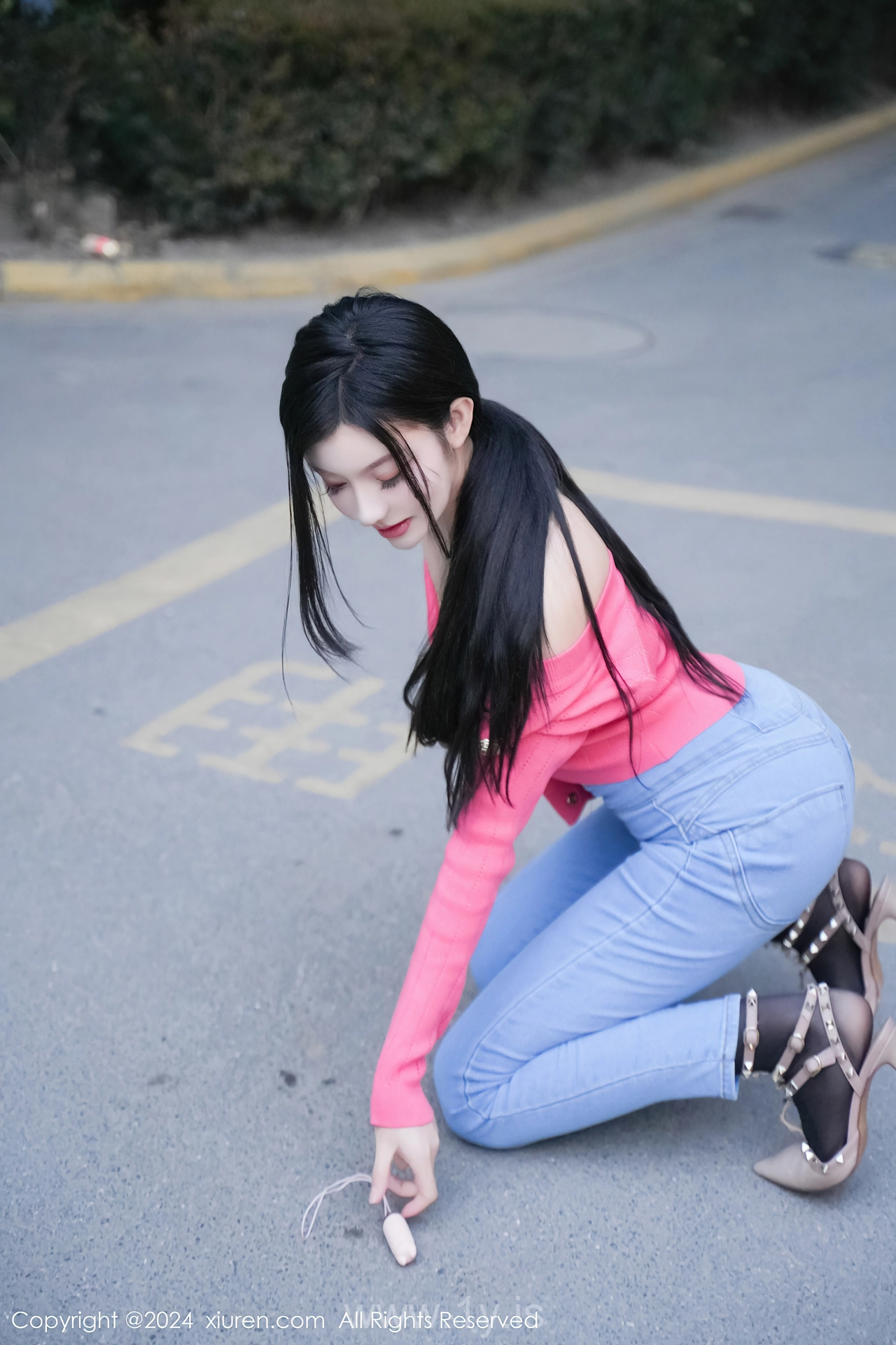 XIUREN(秀人网) No.8091 Enigmatic Asian Nymph 龙雪儿