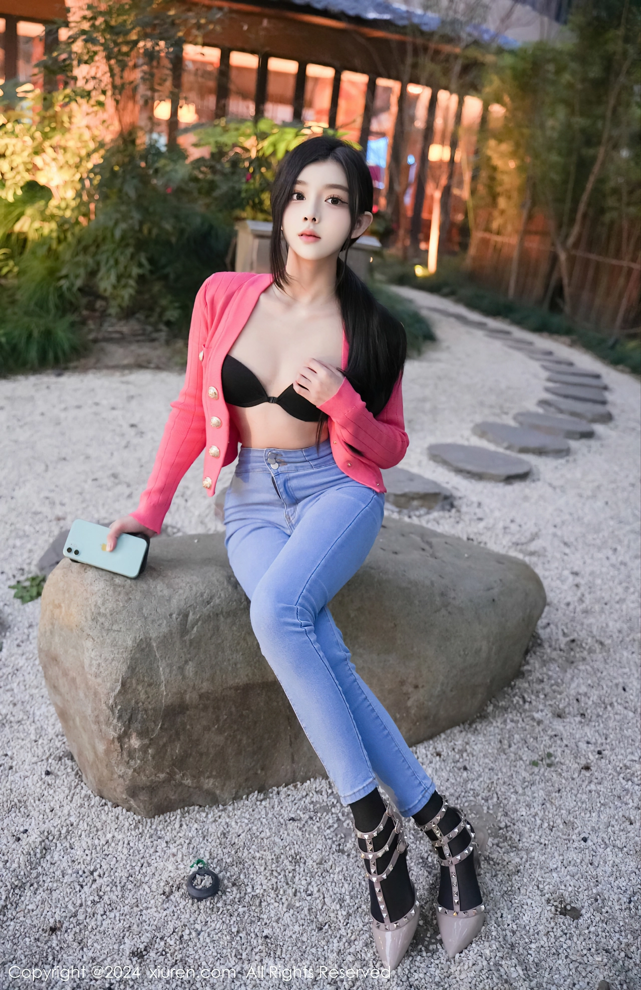 XIUREN(秀人网) No.8091 Enigmatic Asian Nymph 龙雪儿
