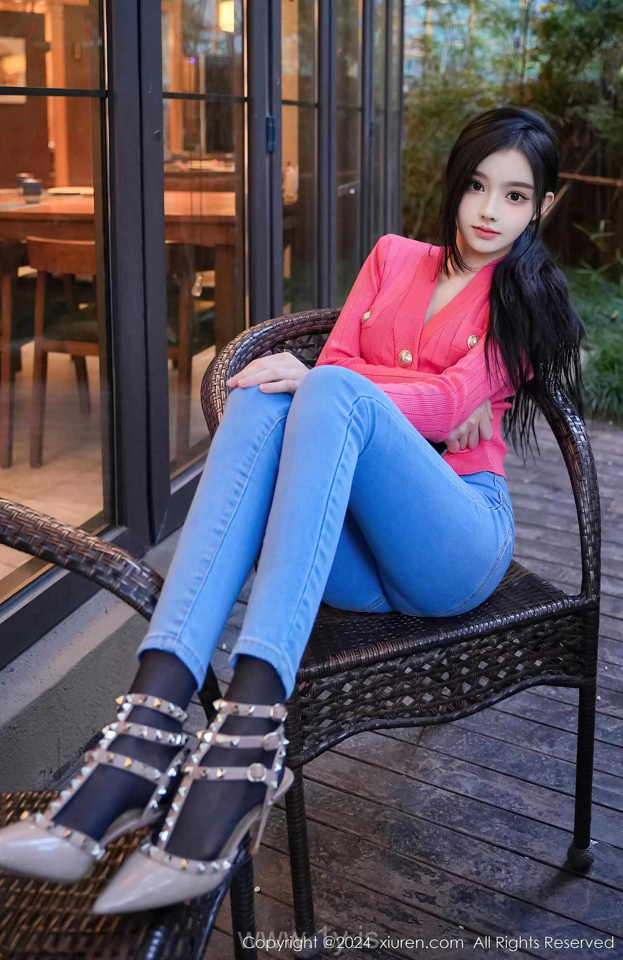 XIUREN(秀人网) No.8091 Enigmatic Asian Nymph 龙雪儿
