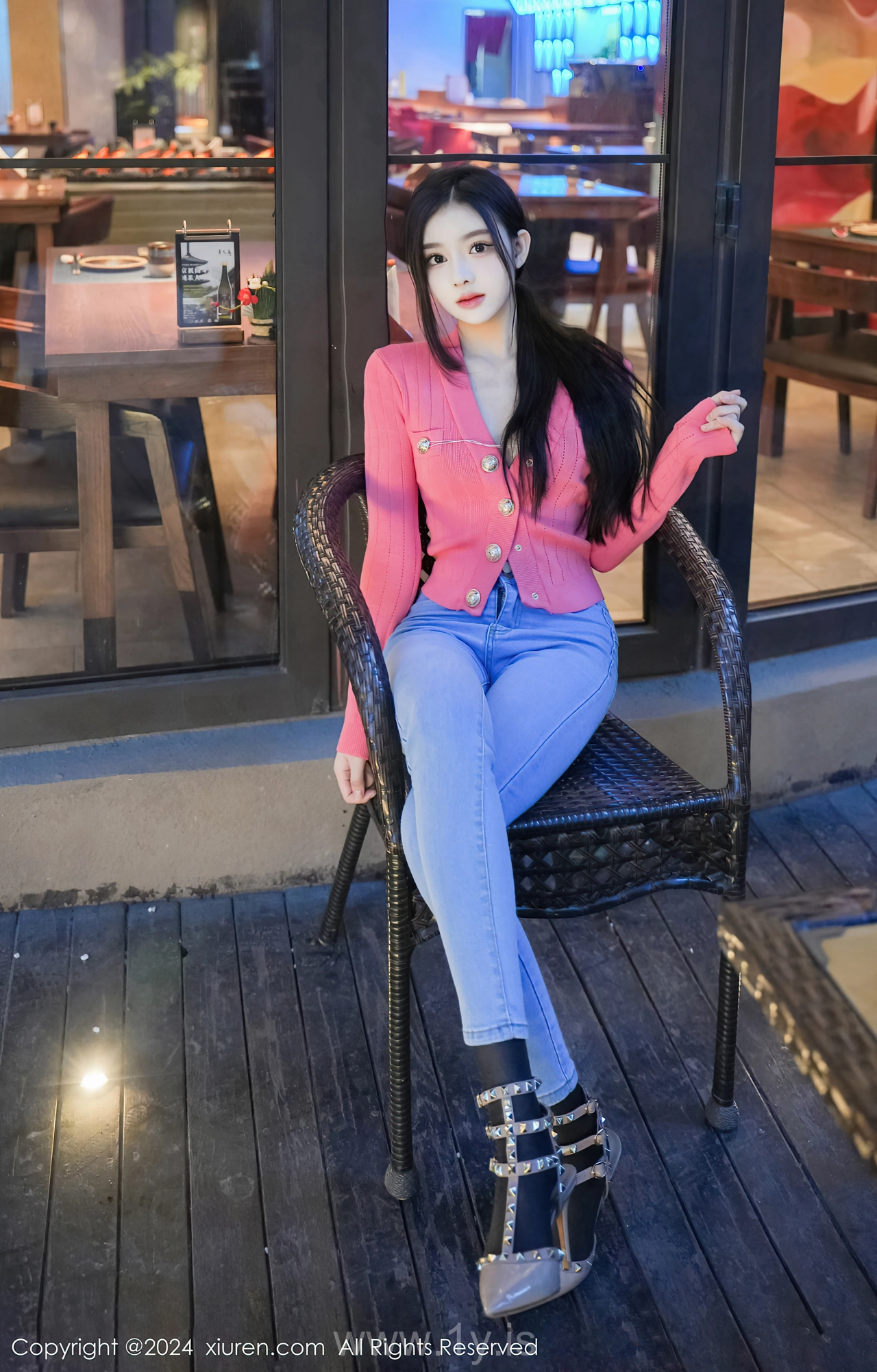 XIUREN(秀人网) No.8091 Enigmatic Asian Nymph 龙雪儿