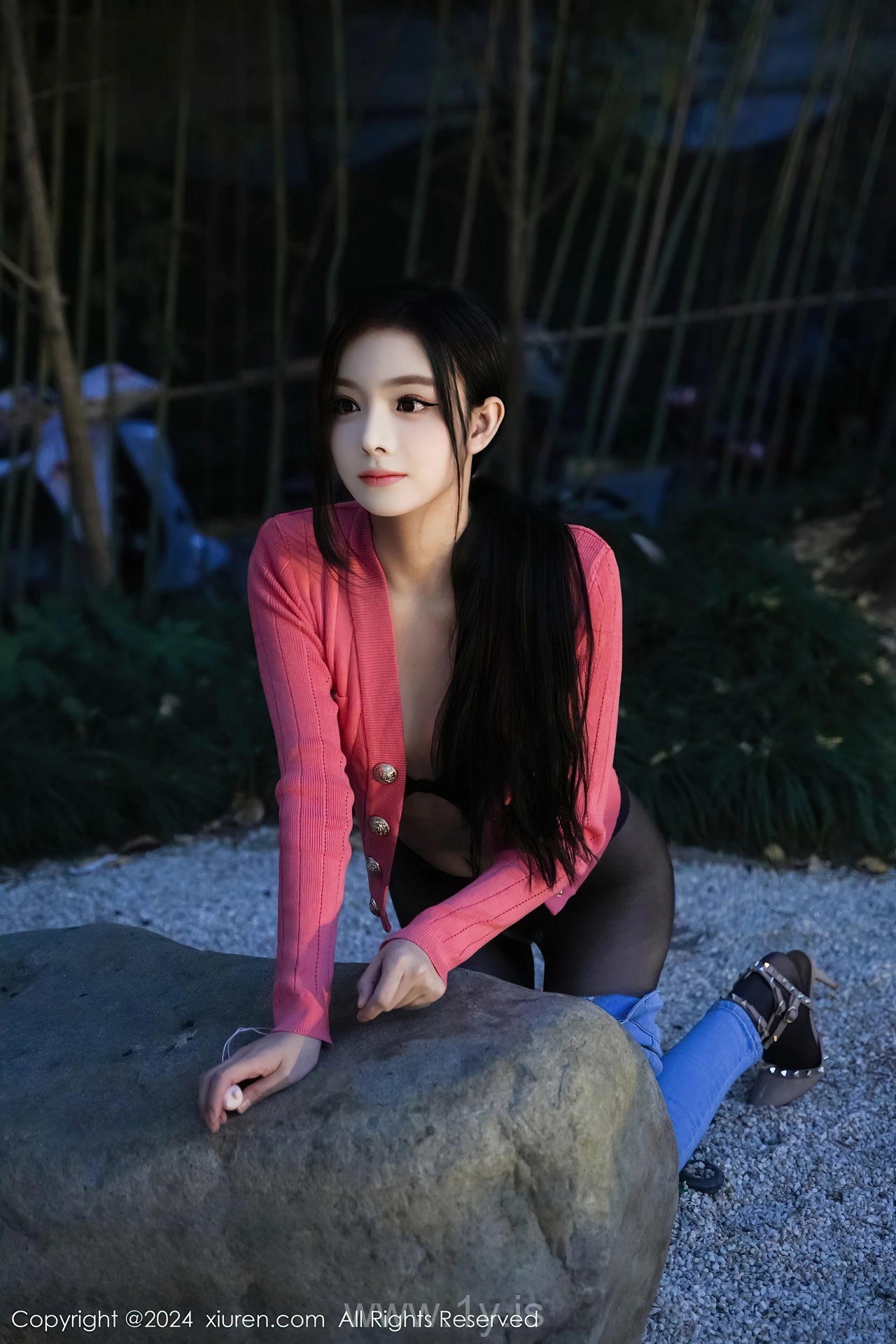 XIUREN(秀人网) No.8091 Enigmatic Asian Nymph 龙雪儿