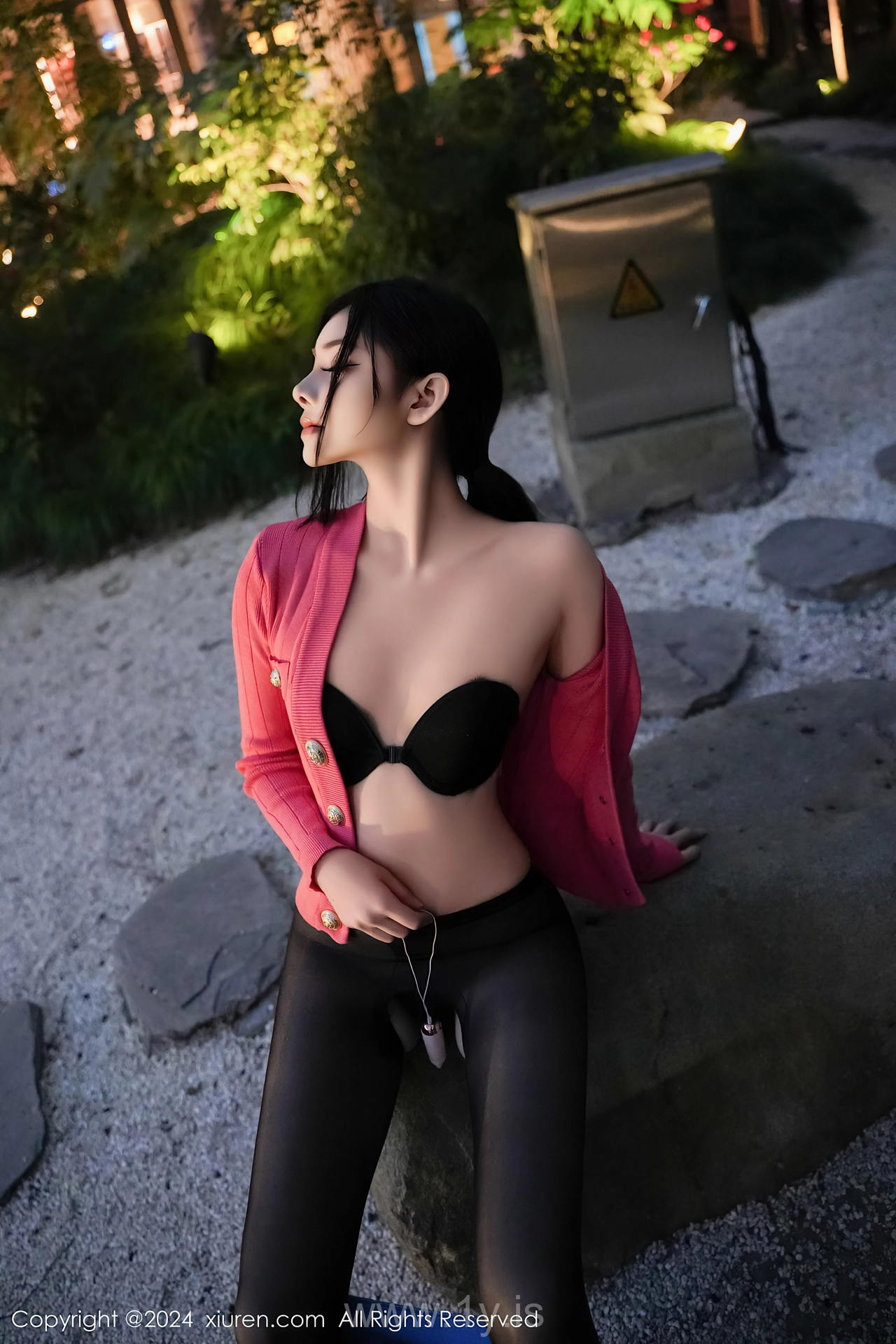 XIUREN(秀人网) No.8091 Enigmatic Asian Nymph 龙雪儿