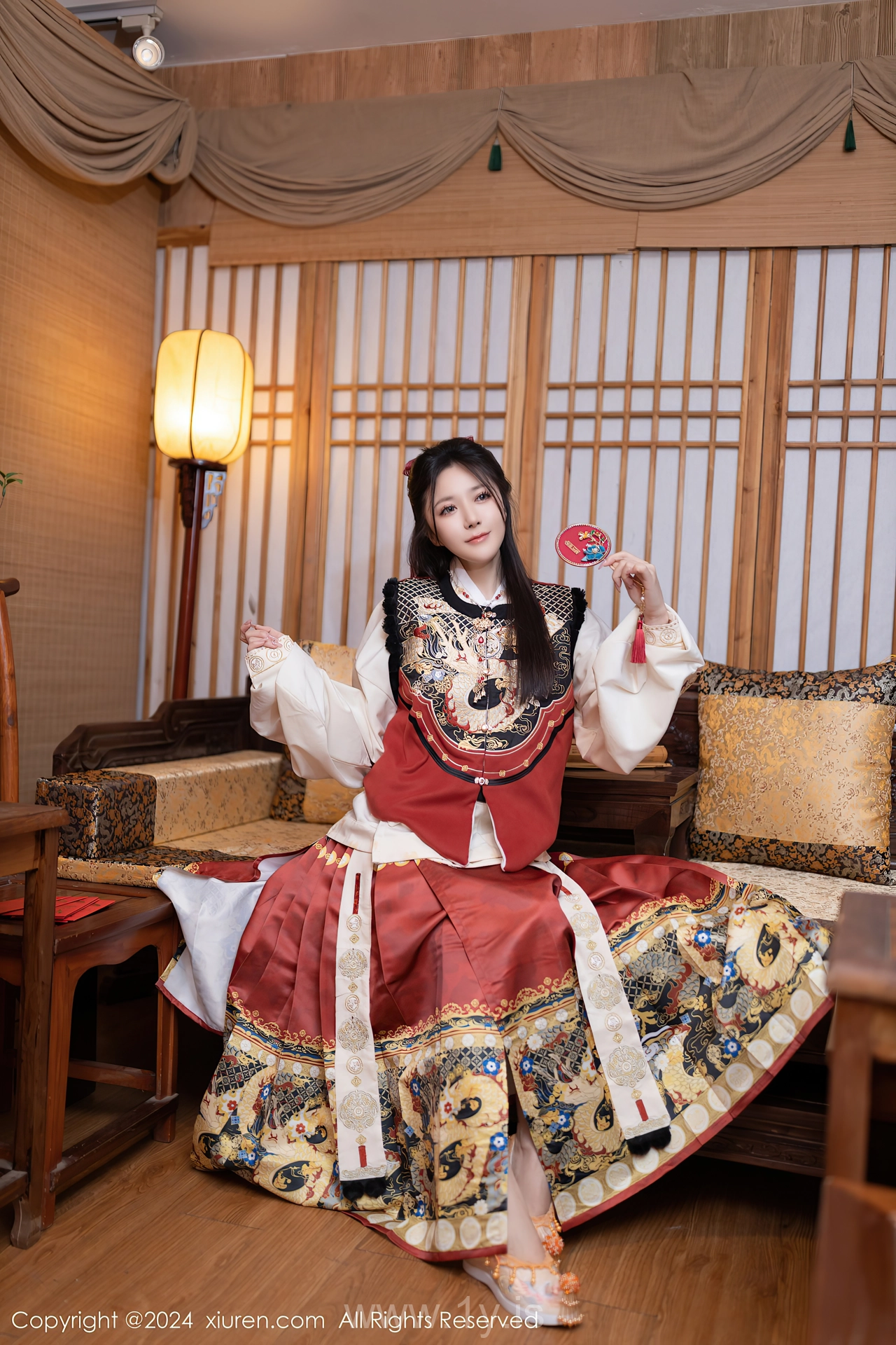 XIUREN(秀人网) No.8095 Bewitching Asian Beauty 鱼子酱Fish