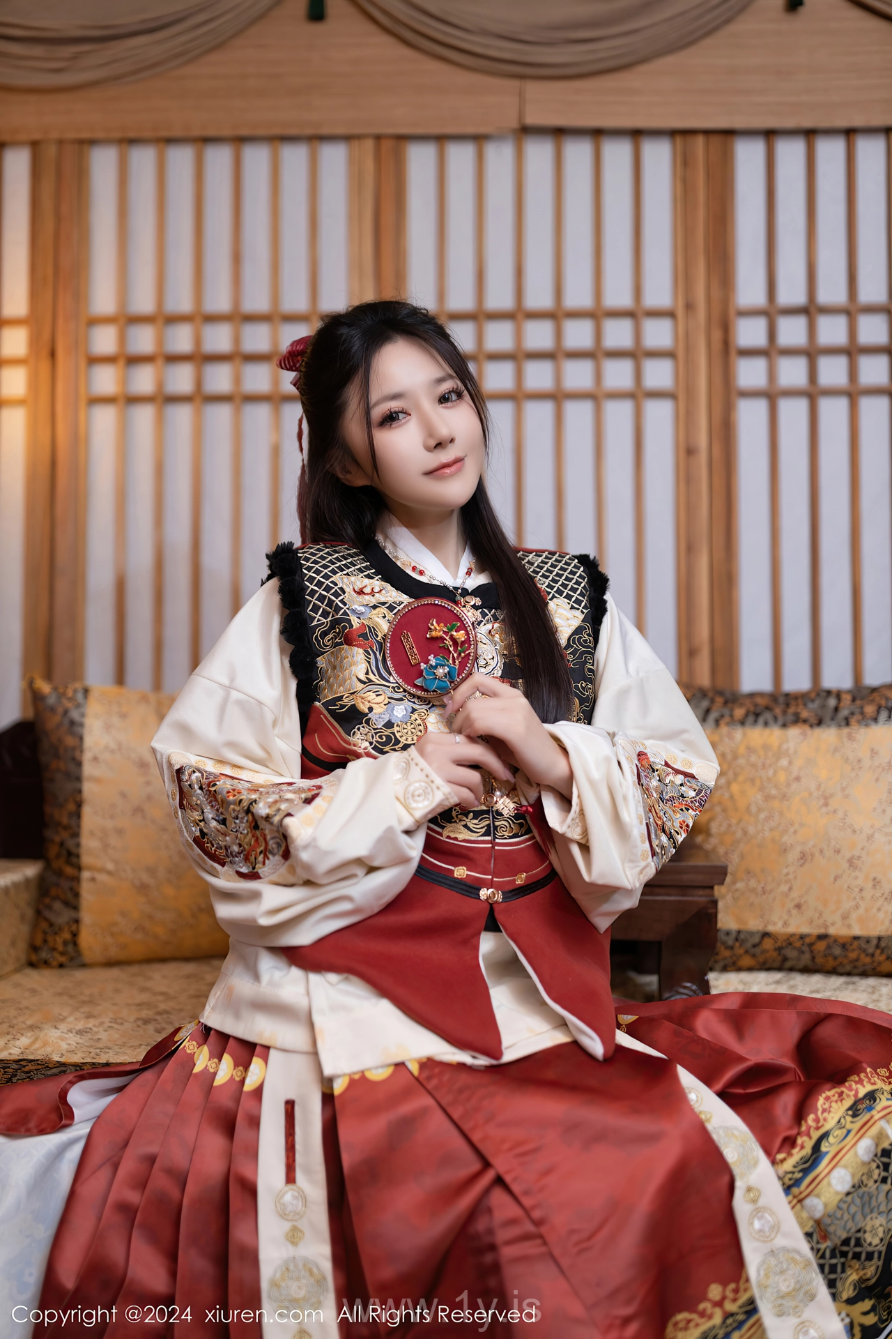 XIUREN(秀人网) No.8095 Bewitching Asian Beauty 鱼子酱Fish