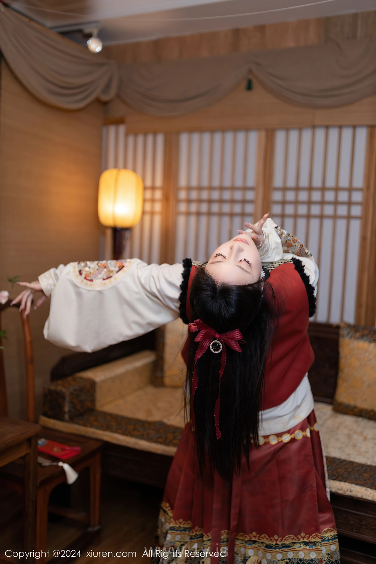XIUREN(秀人网) No.8095 Bewitching Asian Beauty 鱼子酱Fish