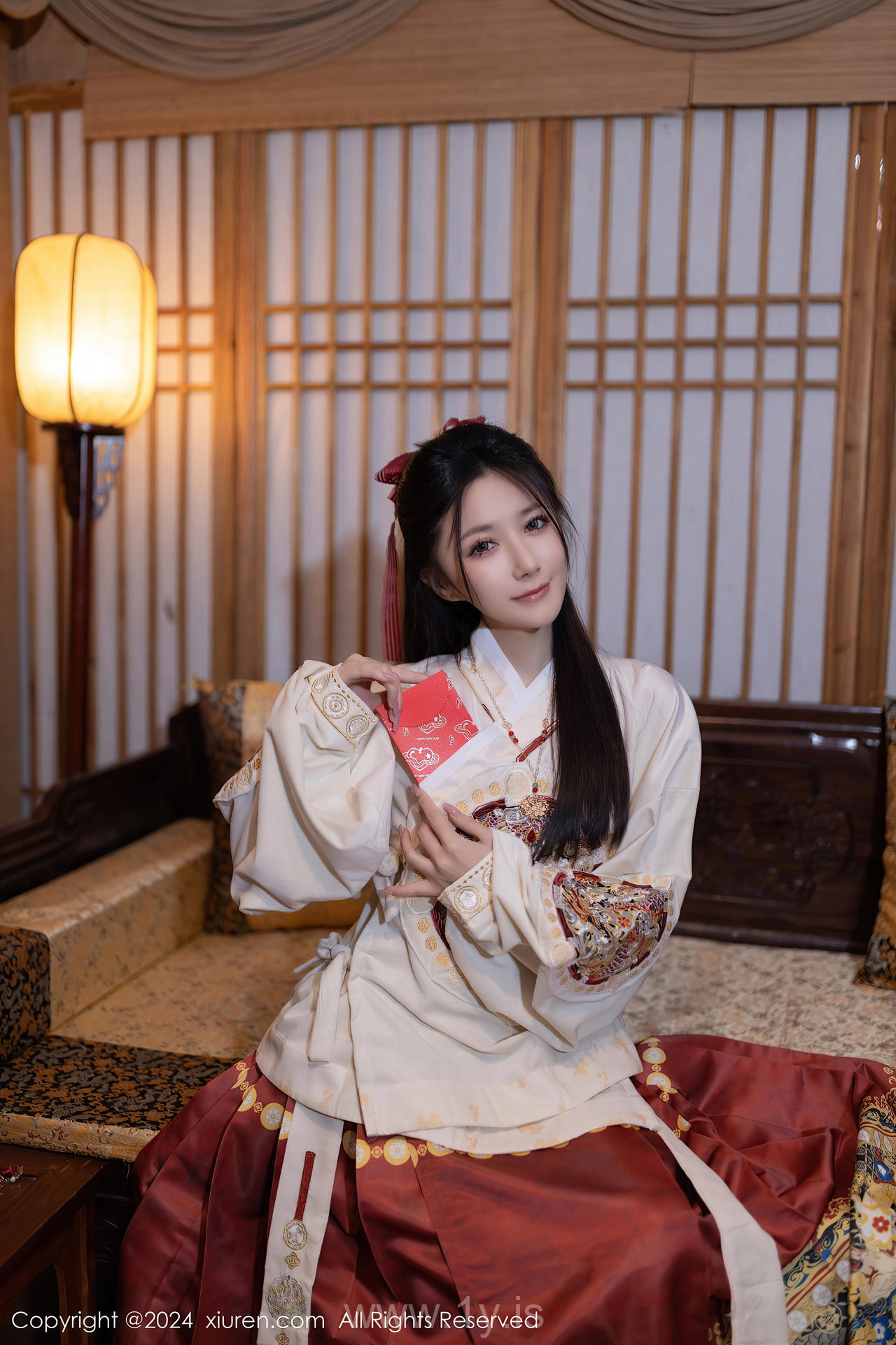 XIUREN(秀人网) No.8095 Bewitching Asian Beauty 鱼子酱Fish