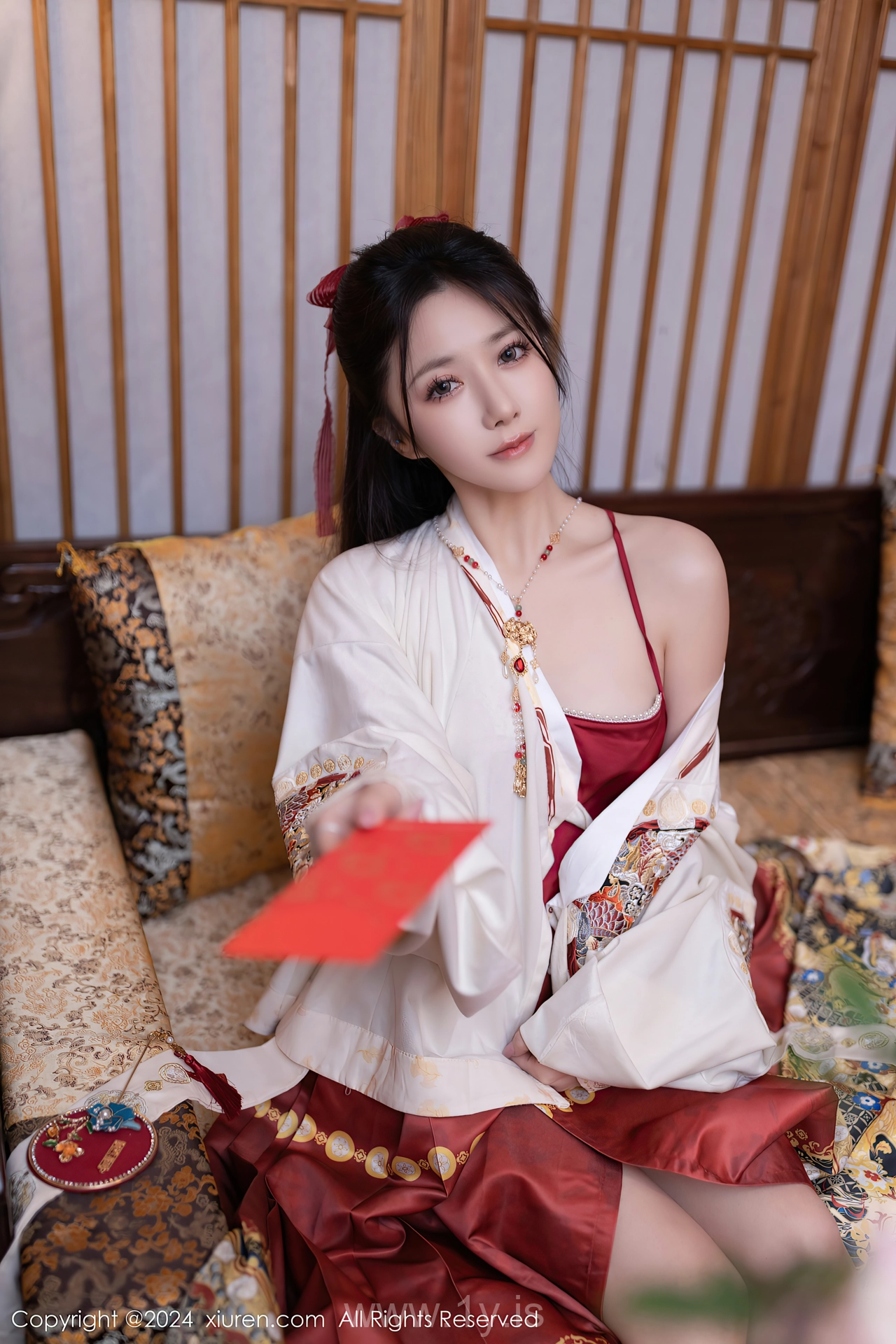XIUREN(秀人网) No.8095 Bewitching Asian Beauty 鱼子酱Fish
