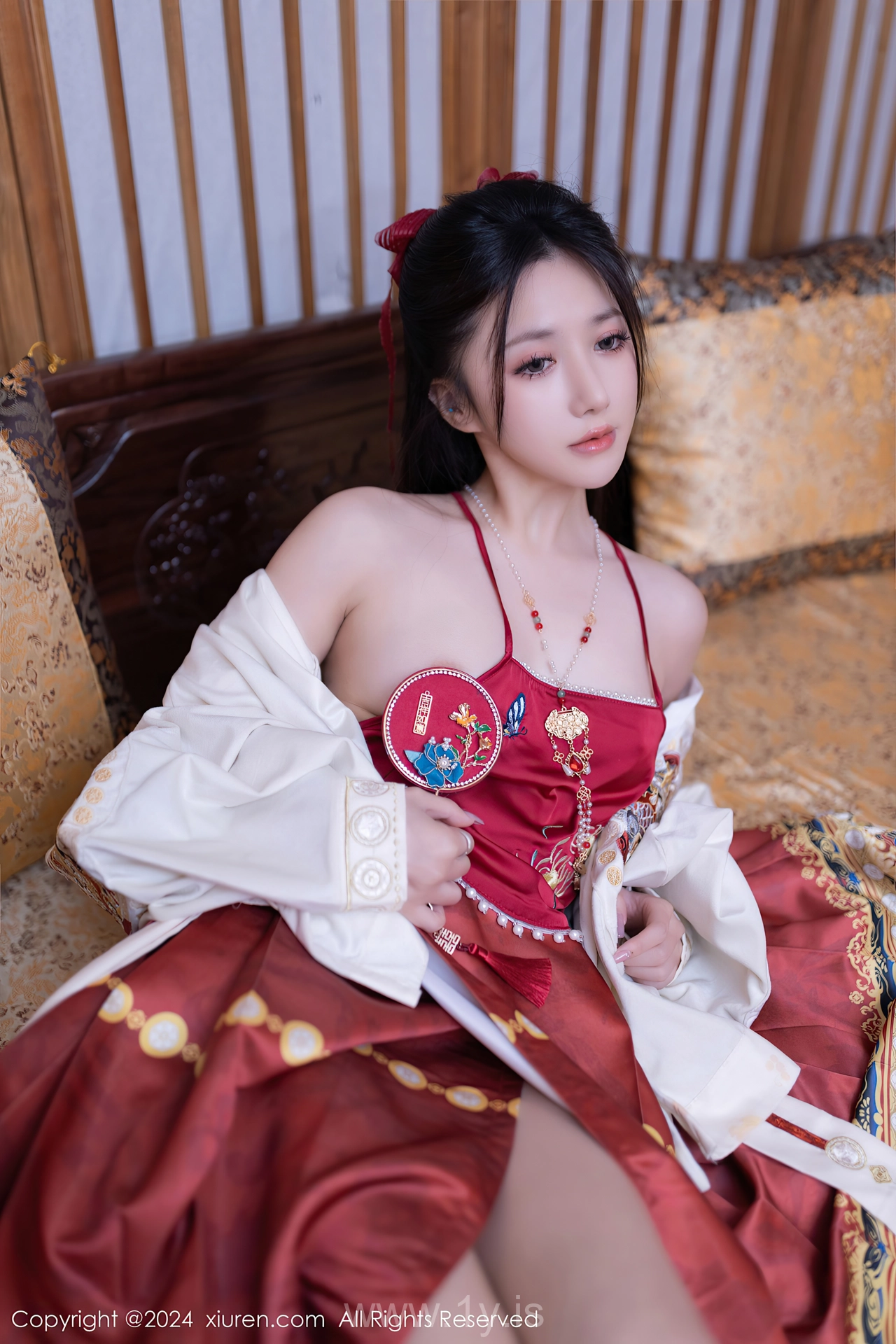 XIUREN(秀人网) No.8095 Bewitching Asian Beauty 鱼子酱Fish