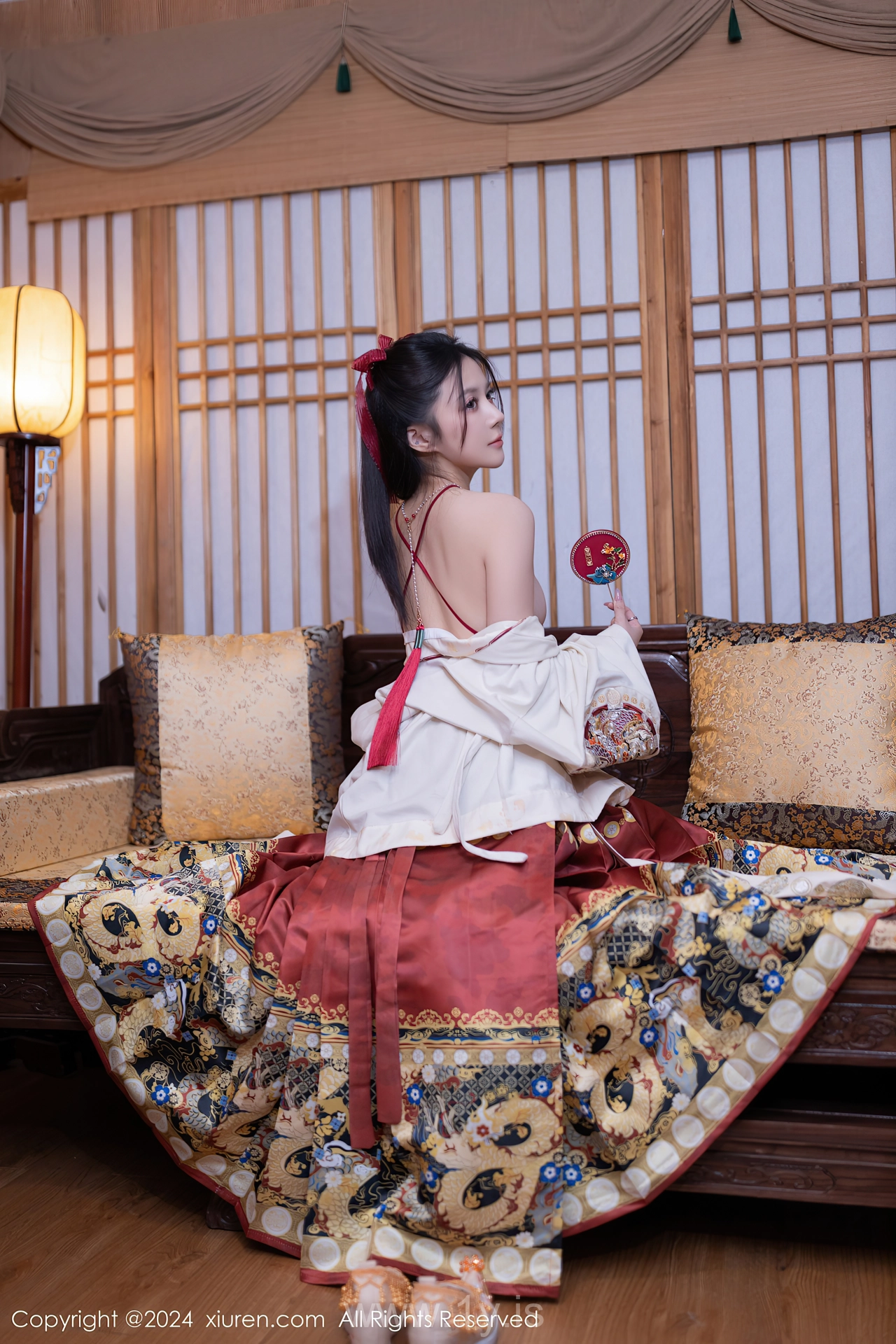 XIUREN(秀人网) No.8095 Bewitching Asian Beauty 鱼子酱Fish