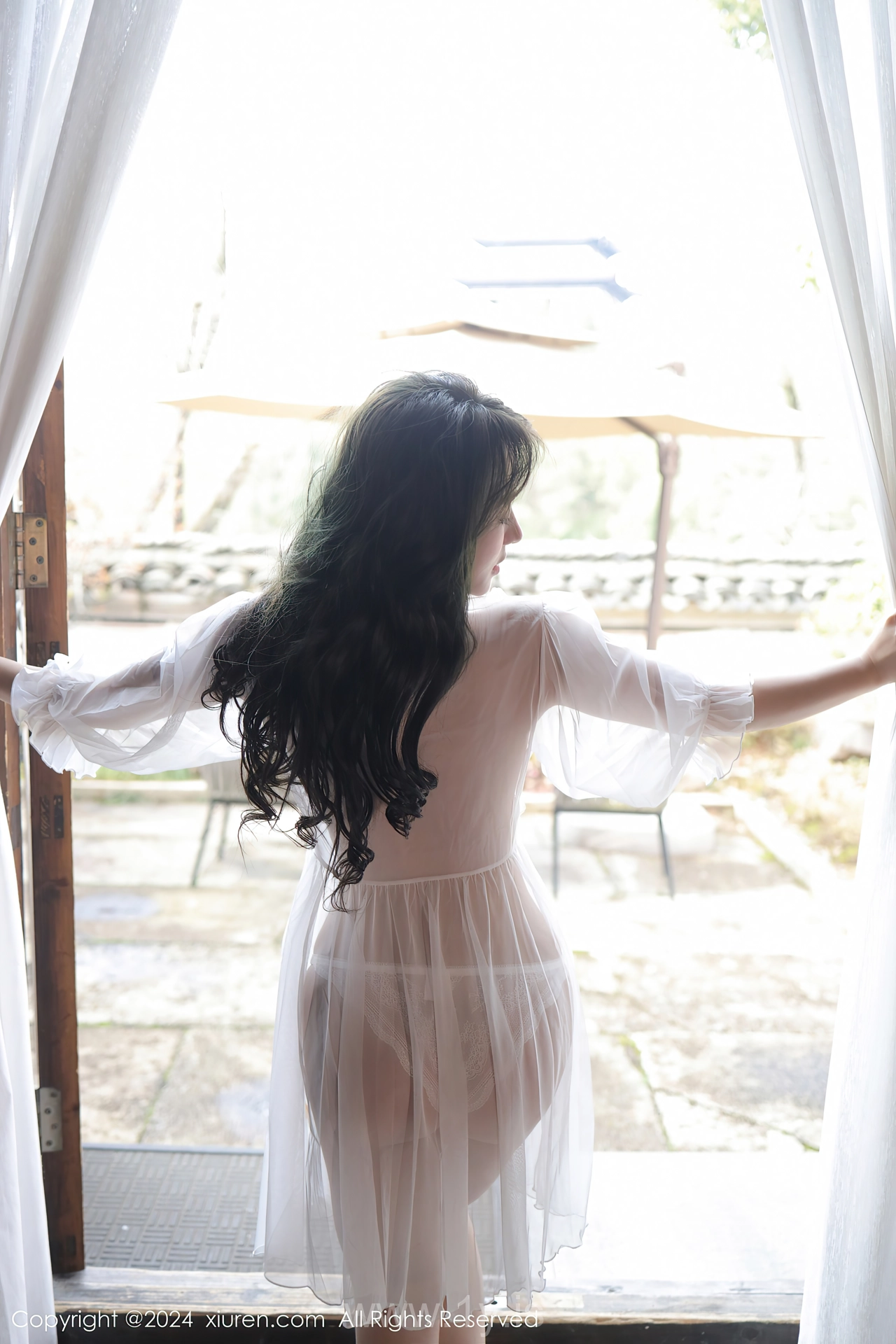 XIUREN(秀人网) No.8106 Dazzling & Enchanting Chinese Femme fatale 沈思怡