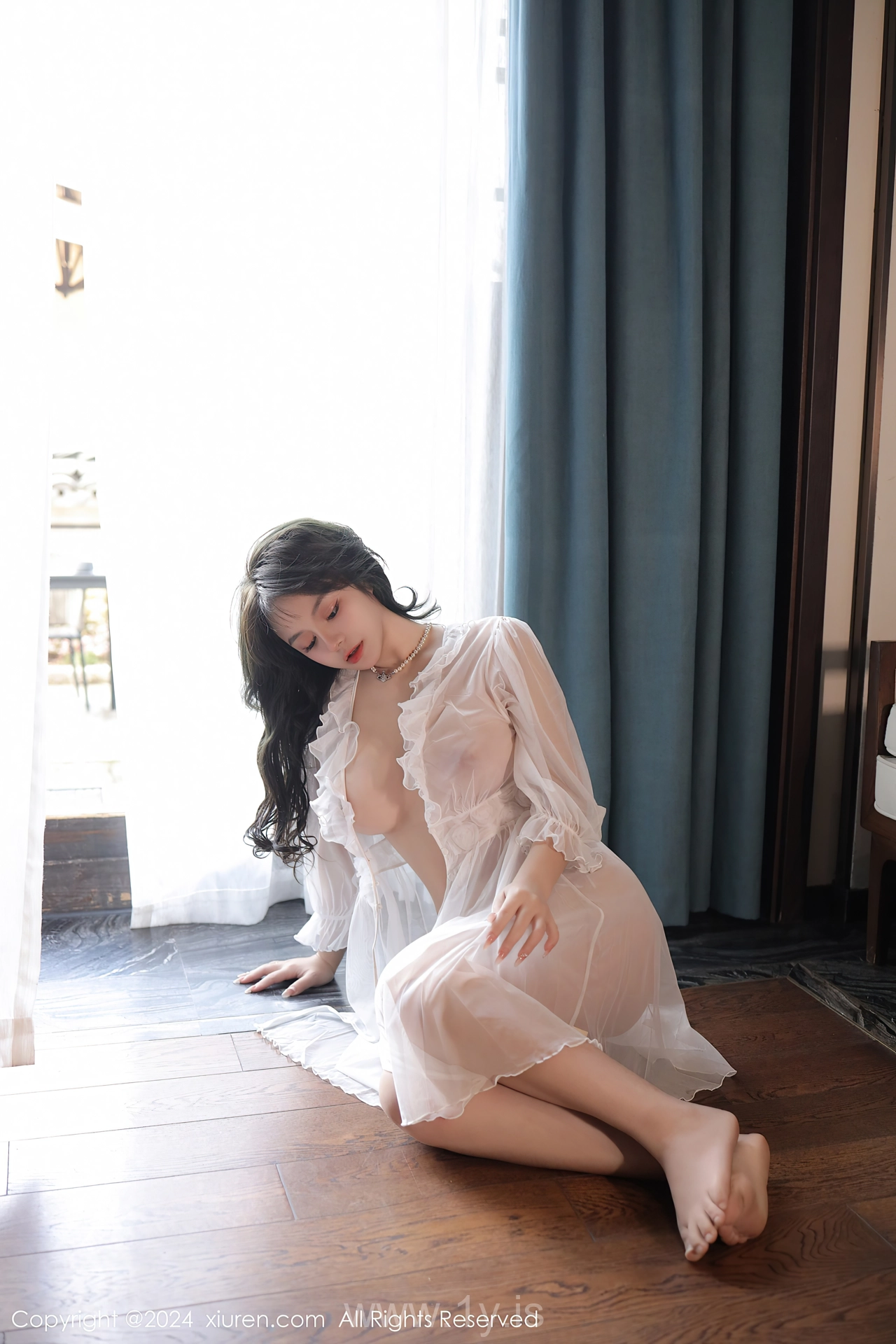 XIUREN(秀人网) No.8106 Dazzling & Enchanting Chinese Femme fatale 沈思怡