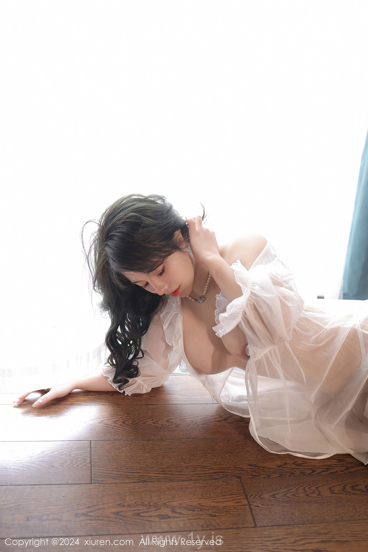 XIUREN(秀人网) No.8106 Dazzling & Enchanting Chinese Femme fatale 沈思怡