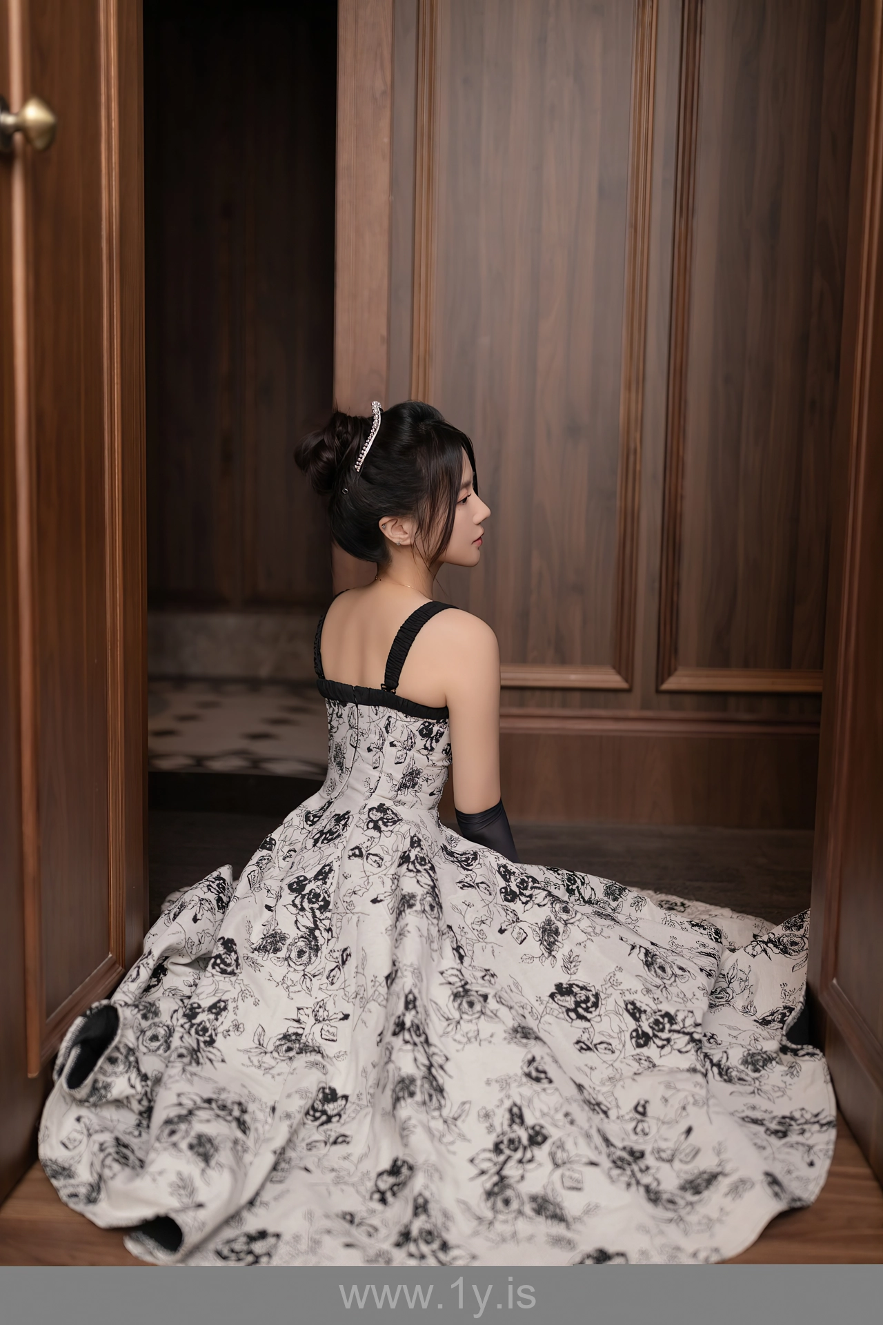 XIUREN(秀人网) No.8109 Glamorous & Tempting Asian Model 鱼子酱Fish