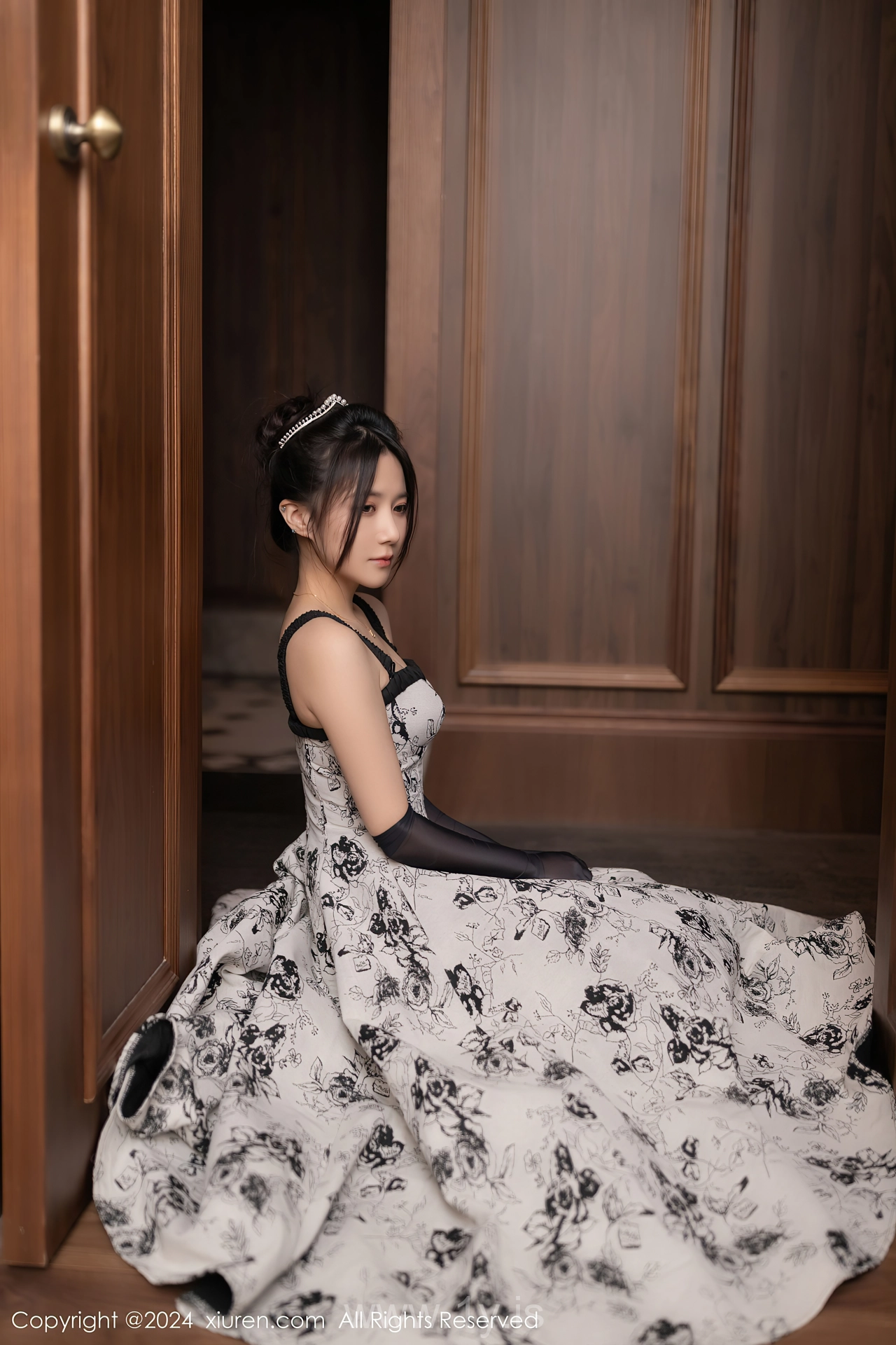 XIUREN(秀人网) No.8109 Glamorous & Tempting Asian Model 鱼子酱Fish