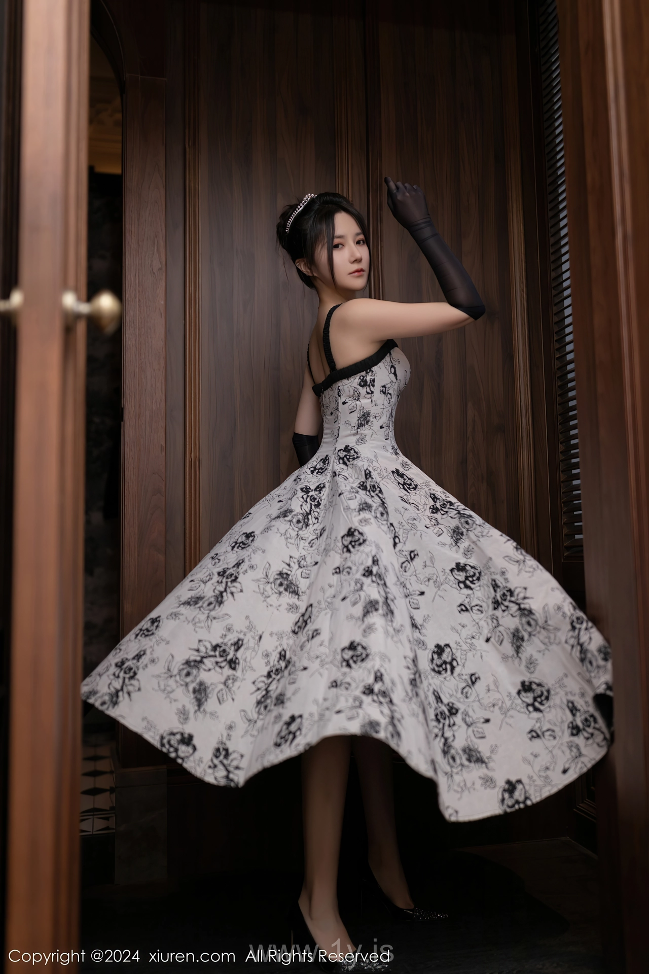 XIUREN(秀人网) No.8109 Glamorous & Tempting Asian Model 鱼子酱Fish