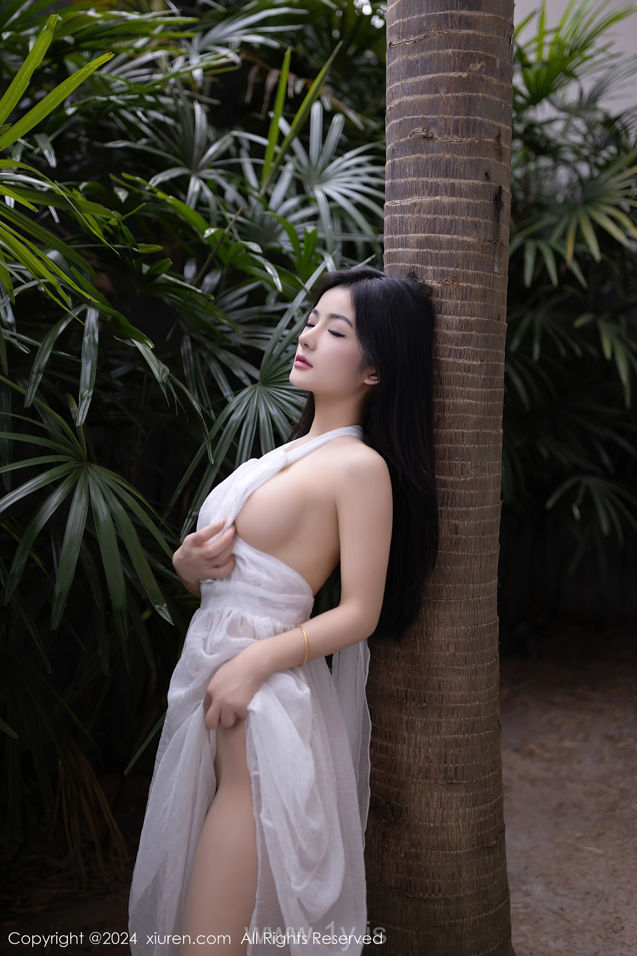 XIUREN(秀人网) No.8117 Appealing & Well Done Asian Chick 谭小灵