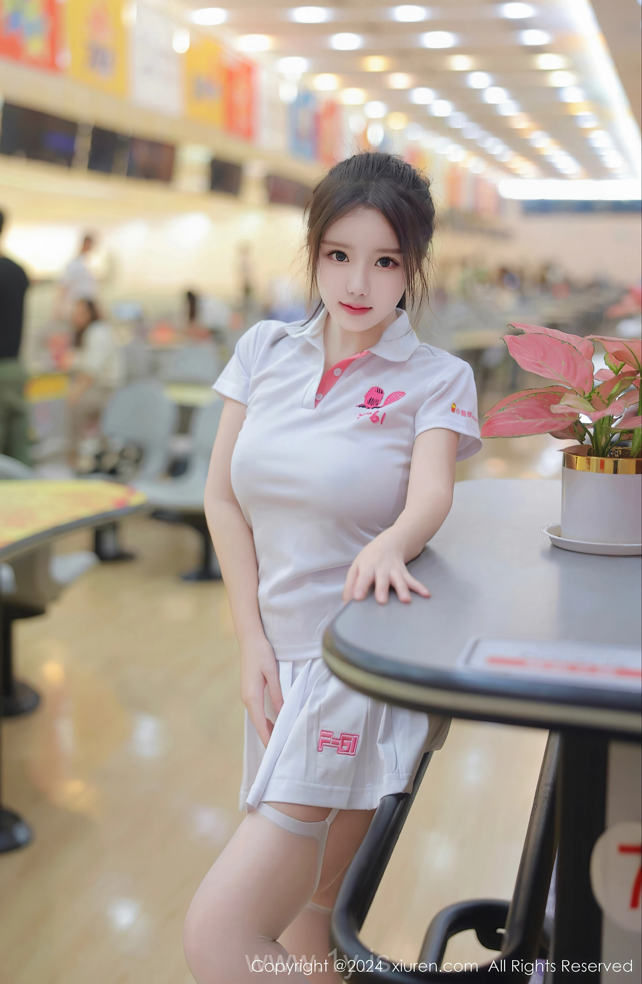 XIUREN(秀人网) No.8118 Playful & Slim Asian Dreamgirl 小薯条nienie