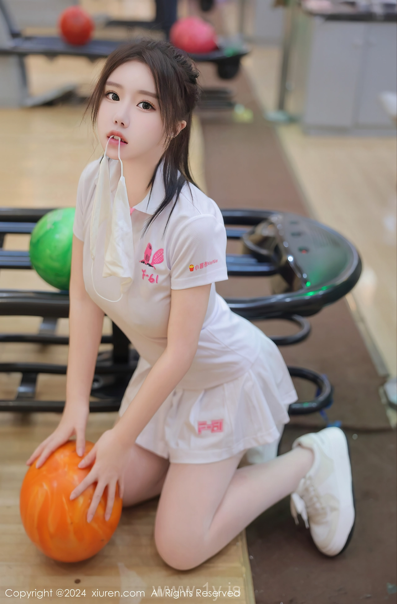 XIUREN(秀人网) No.8118 Playful & Slim Asian Dreamgirl 小薯条nienie