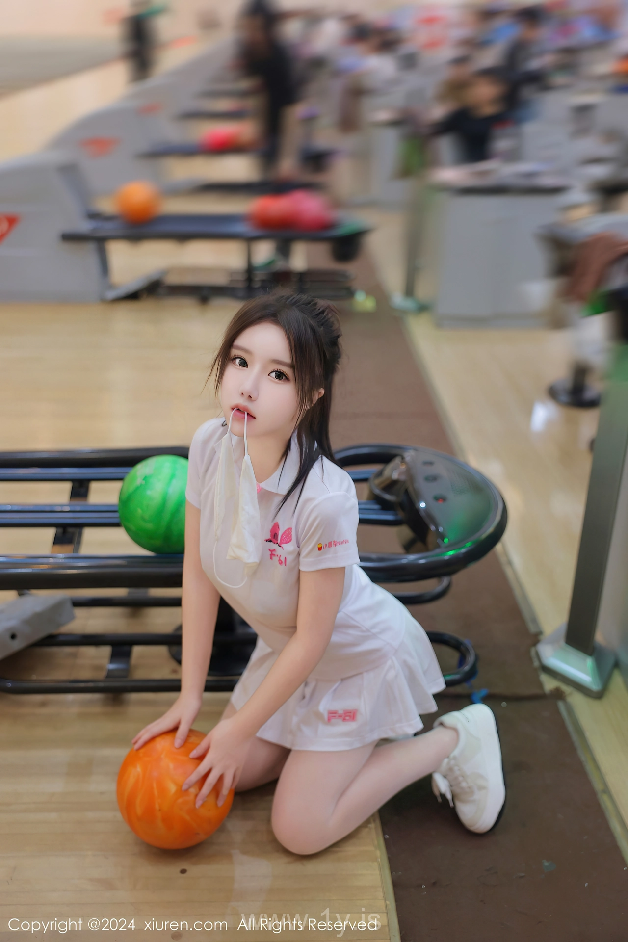 XIUREN(秀人网) No.8118 Playful & Slim Asian Dreamgirl 小薯条nienie