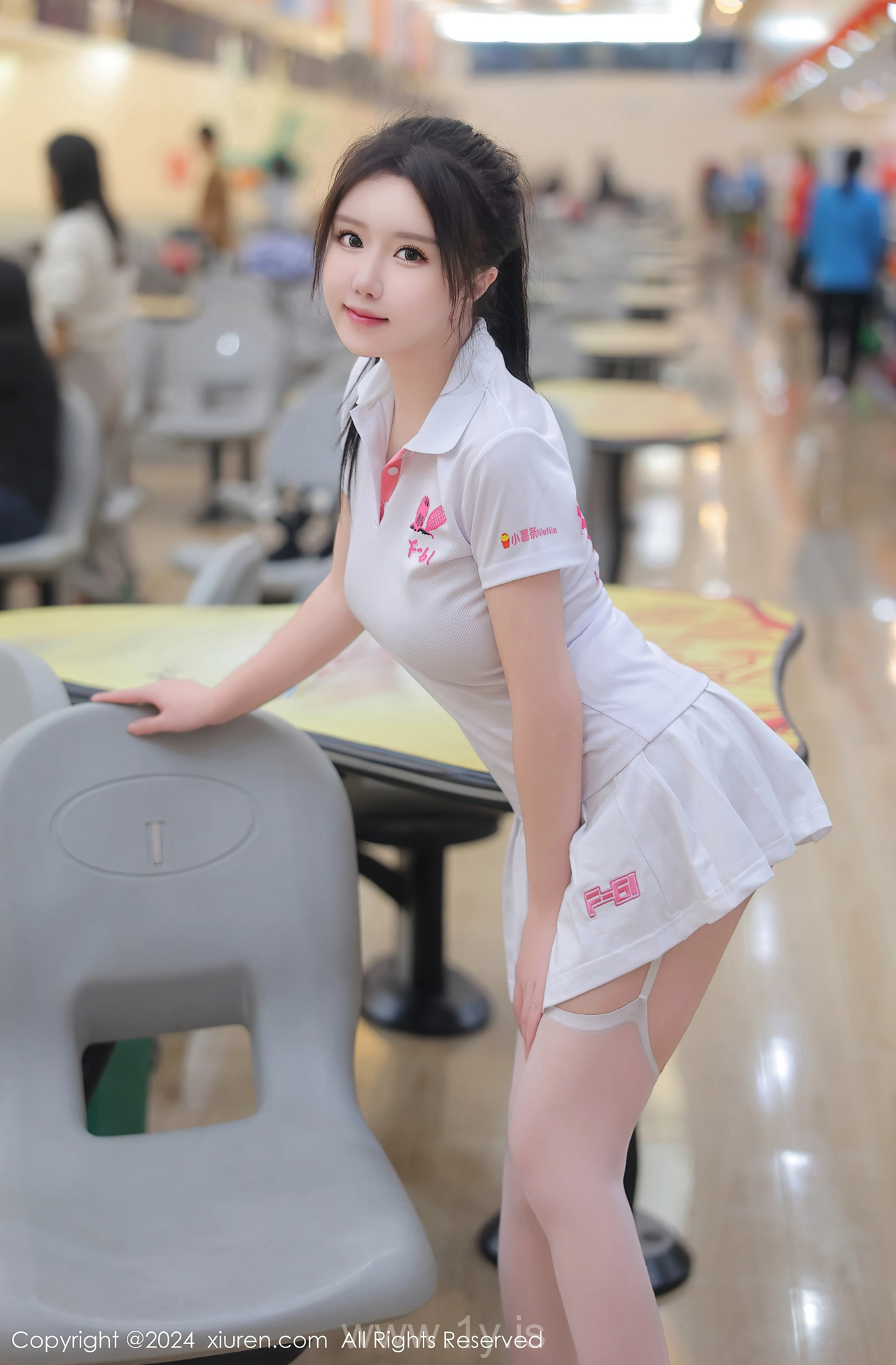 XIUREN(秀人网) No.8118 Playful & Slim Asian Dreamgirl 小薯条nienie