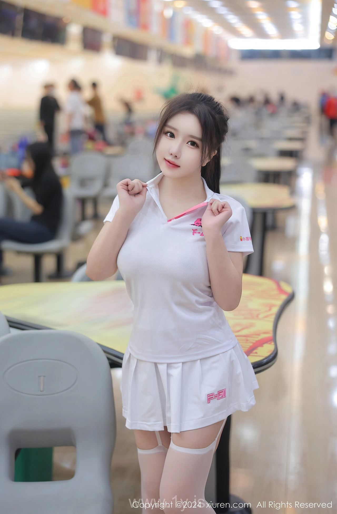 XIUREN(秀人网) No.8118 Playful & Slim Asian Dreamgirl 小薯条nienie