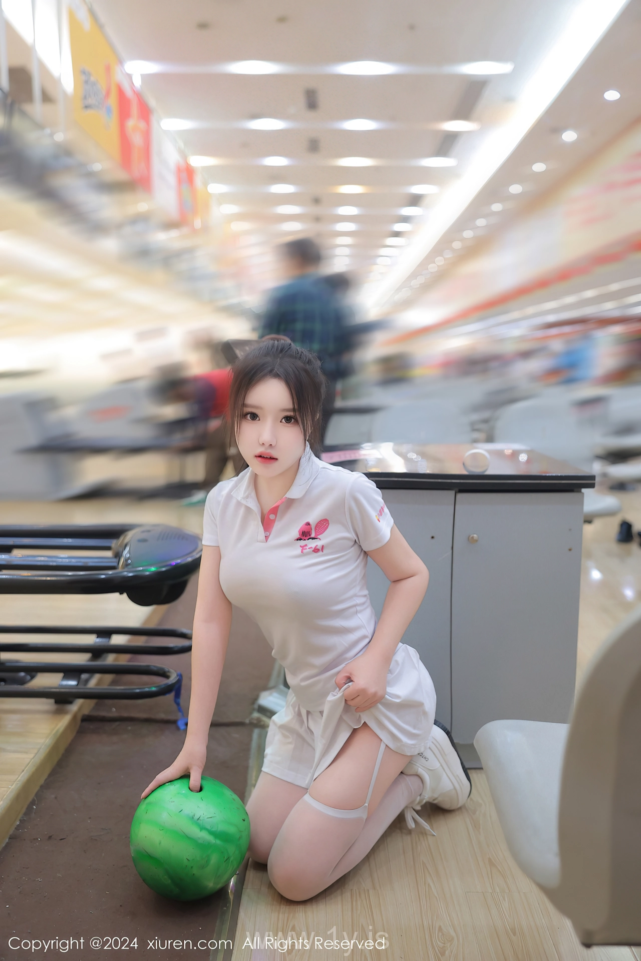 XIUREN(秀人网) No.8118 Playful & Slim Asian Dreamgirl 小薯条nienie