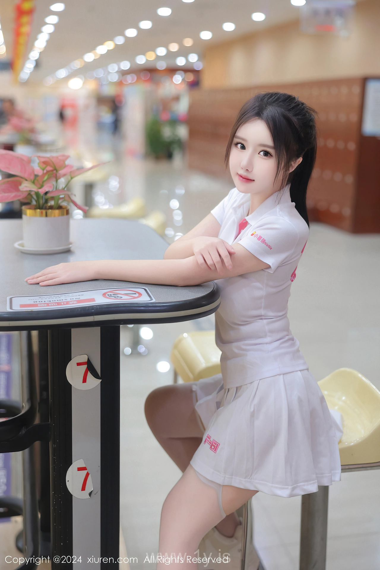 XIUREN(秀人网) No.8118 Playful & Slim Asian Dreamgirl 小薯条nienie