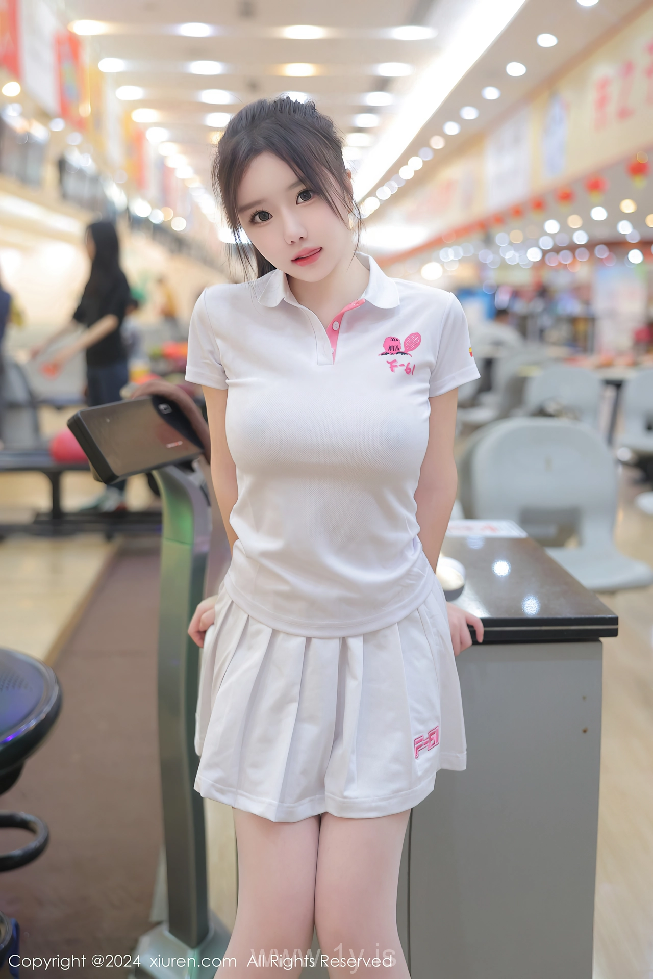 XIUREN(秀人网) No.8118 Playful & Slim Asian Dreamgirl 小薯条nienie