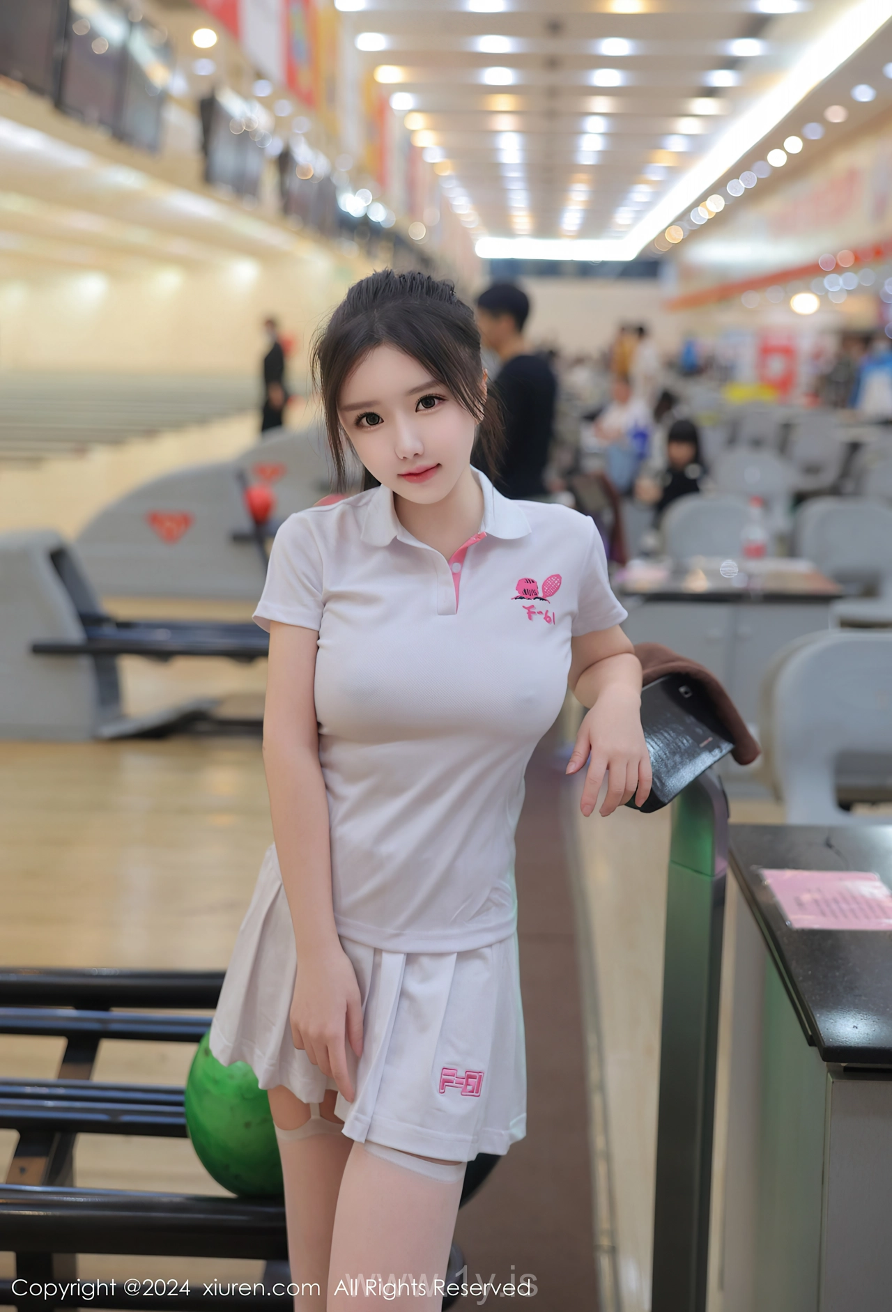 XIUREN(秀人网) No.8118 Playful & Slim Asian Dreamgirl 小薯条nienie