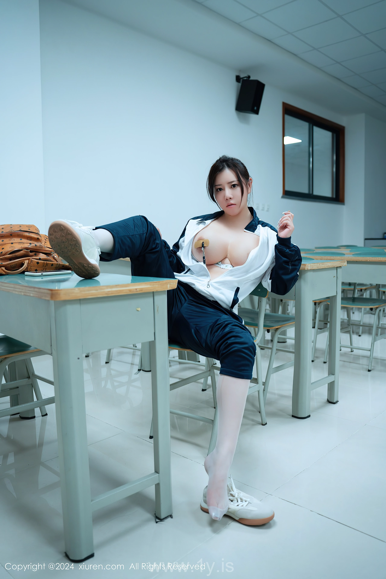 XIUREN(秀人网) No.8122 Delicate Chinese Homebody Girl 王婉悠Queen