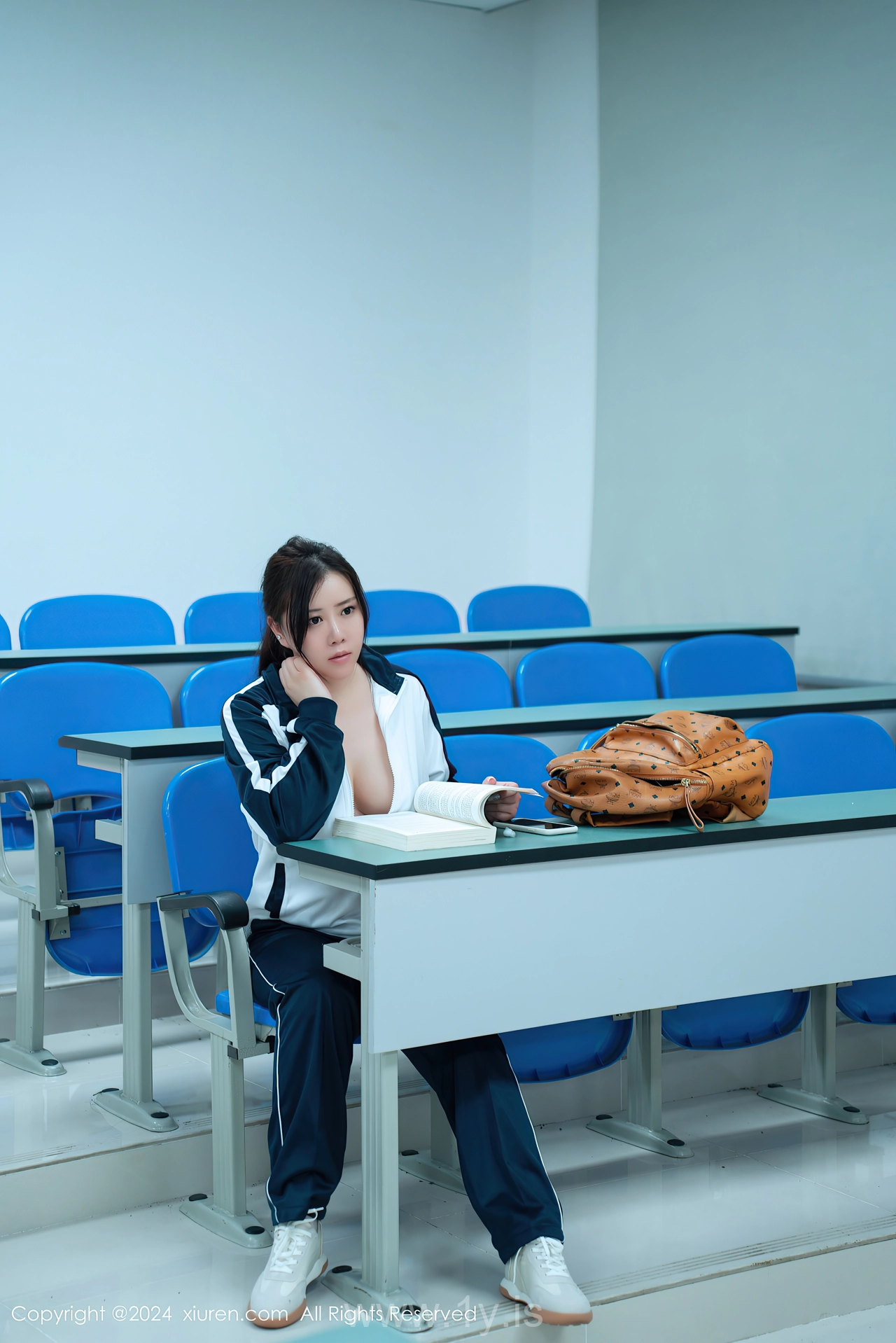 XIUREN(秀人网) No.8122 Delicate Chinese Homebody Girl 王婉悠Queen