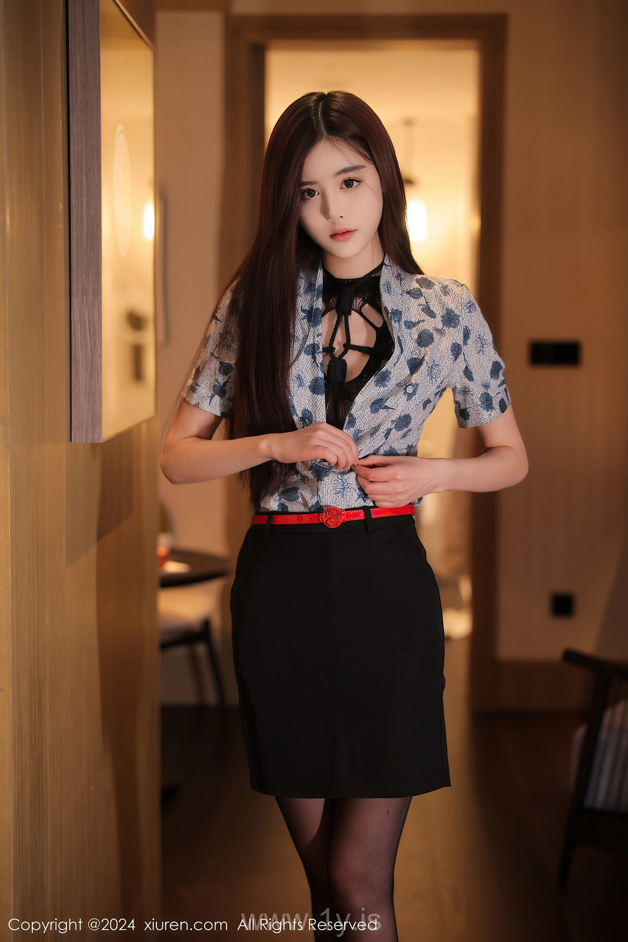 XIUREN(秀人网) No.8125 Enigmatic Chinese Girl 晚苏susu