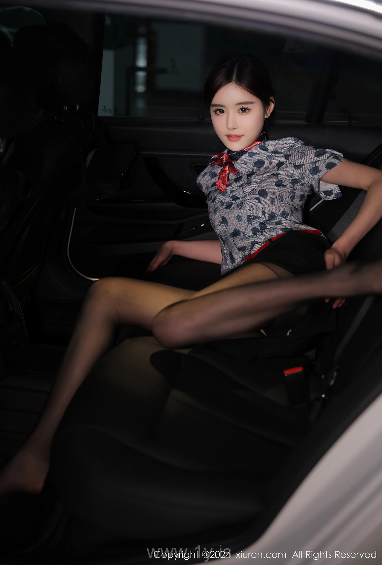 XIUREN(秀人网) No.8125 Enigmatic Chinese Girl 晚苏susu