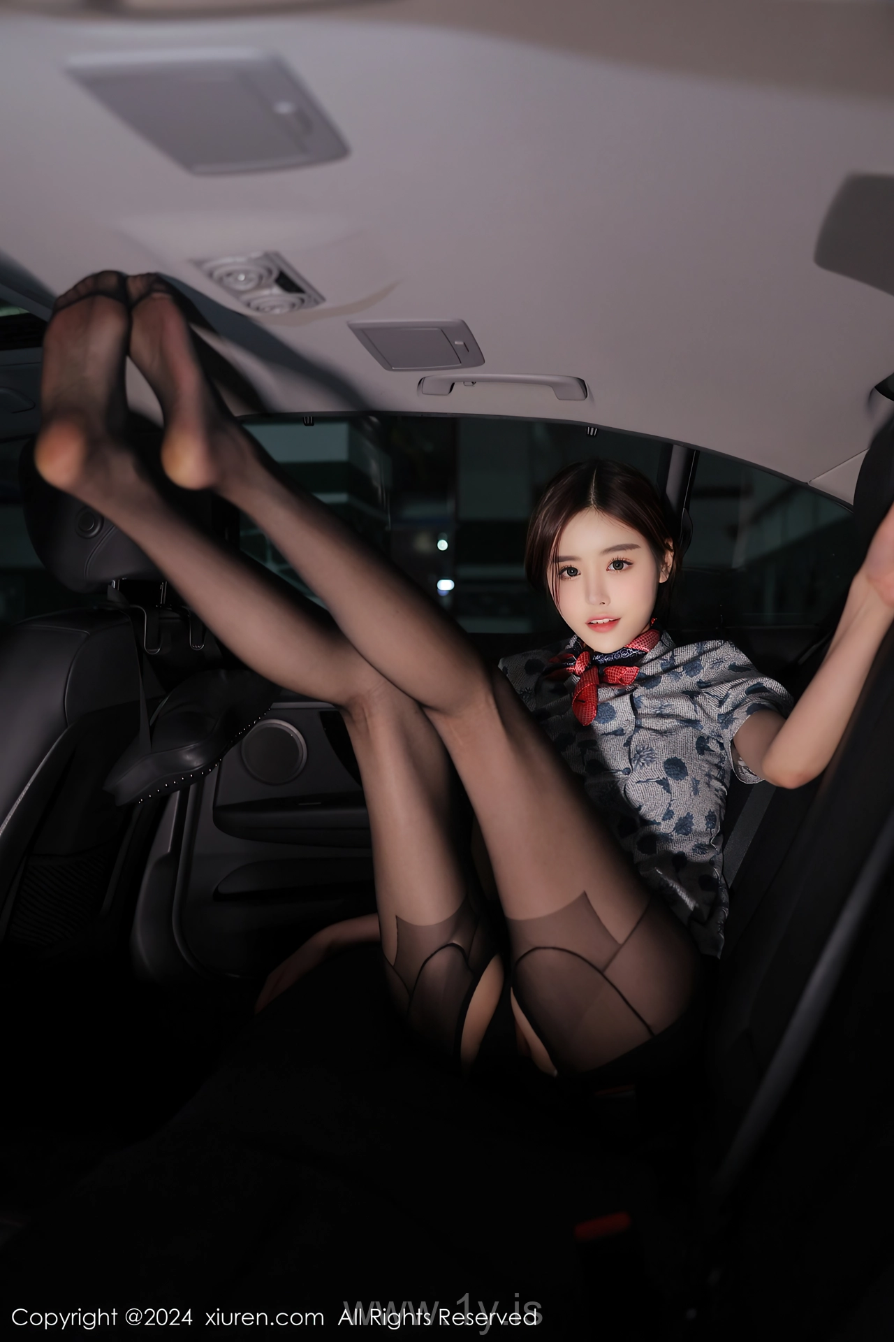 XIUREN(秀人网) No.8125 Enigmatic Chinese Girl 晚苏susu